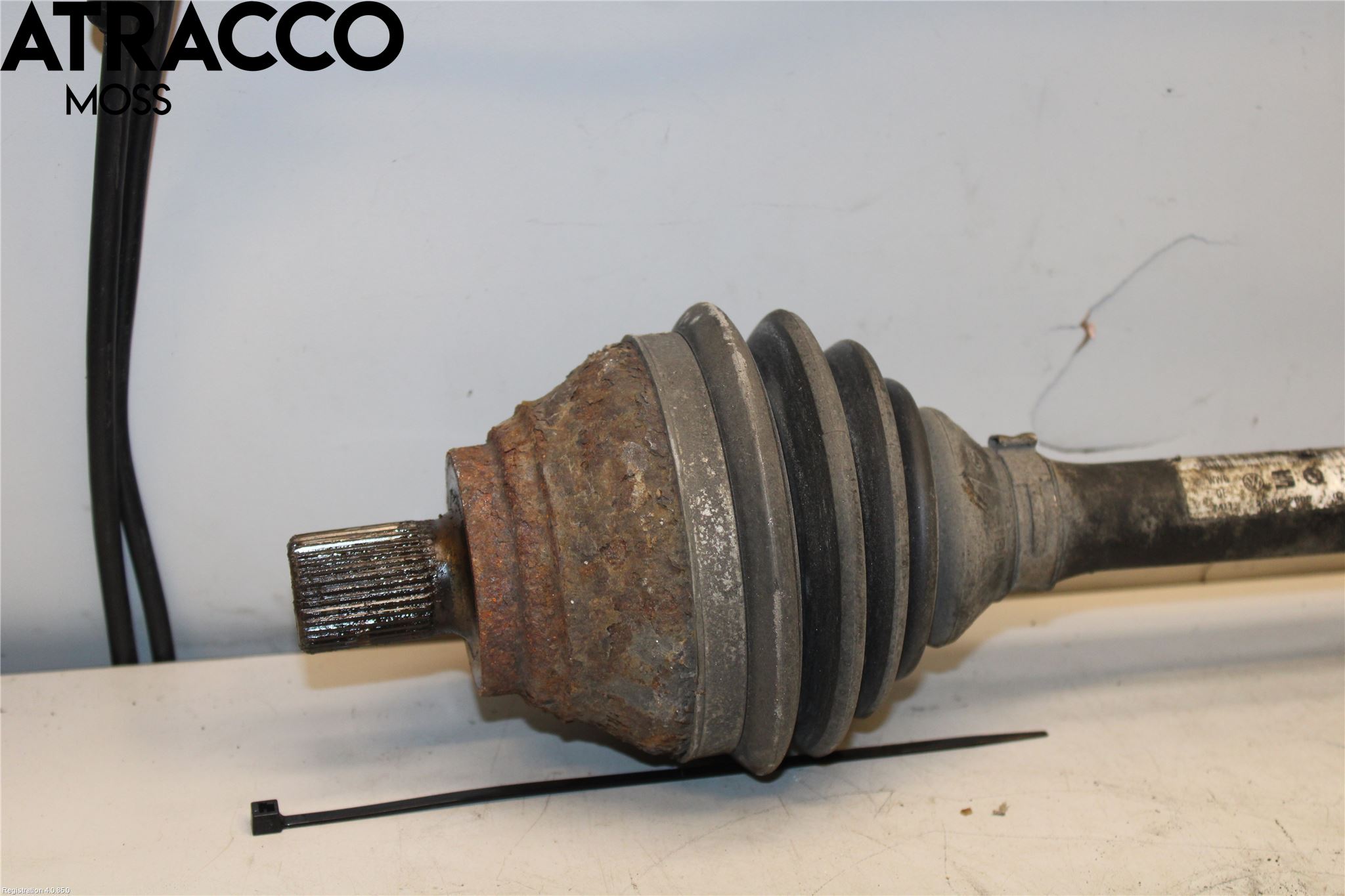 Volkswagen VW PASSAT 05-11 Drivaxel Fram Vänster