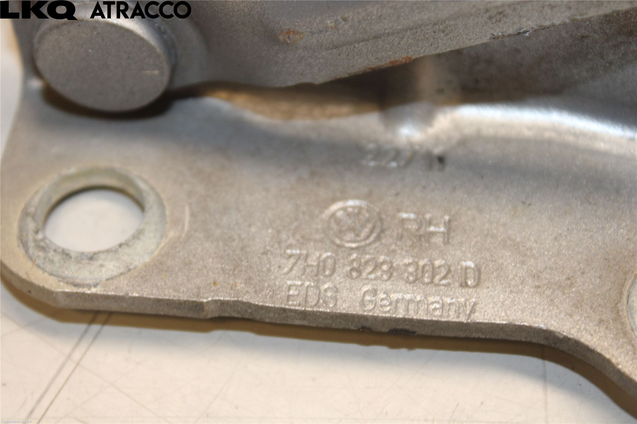 Volkswagen VW TRANSP/CARAVELLE (T5) 04-15 Huvgångjärn