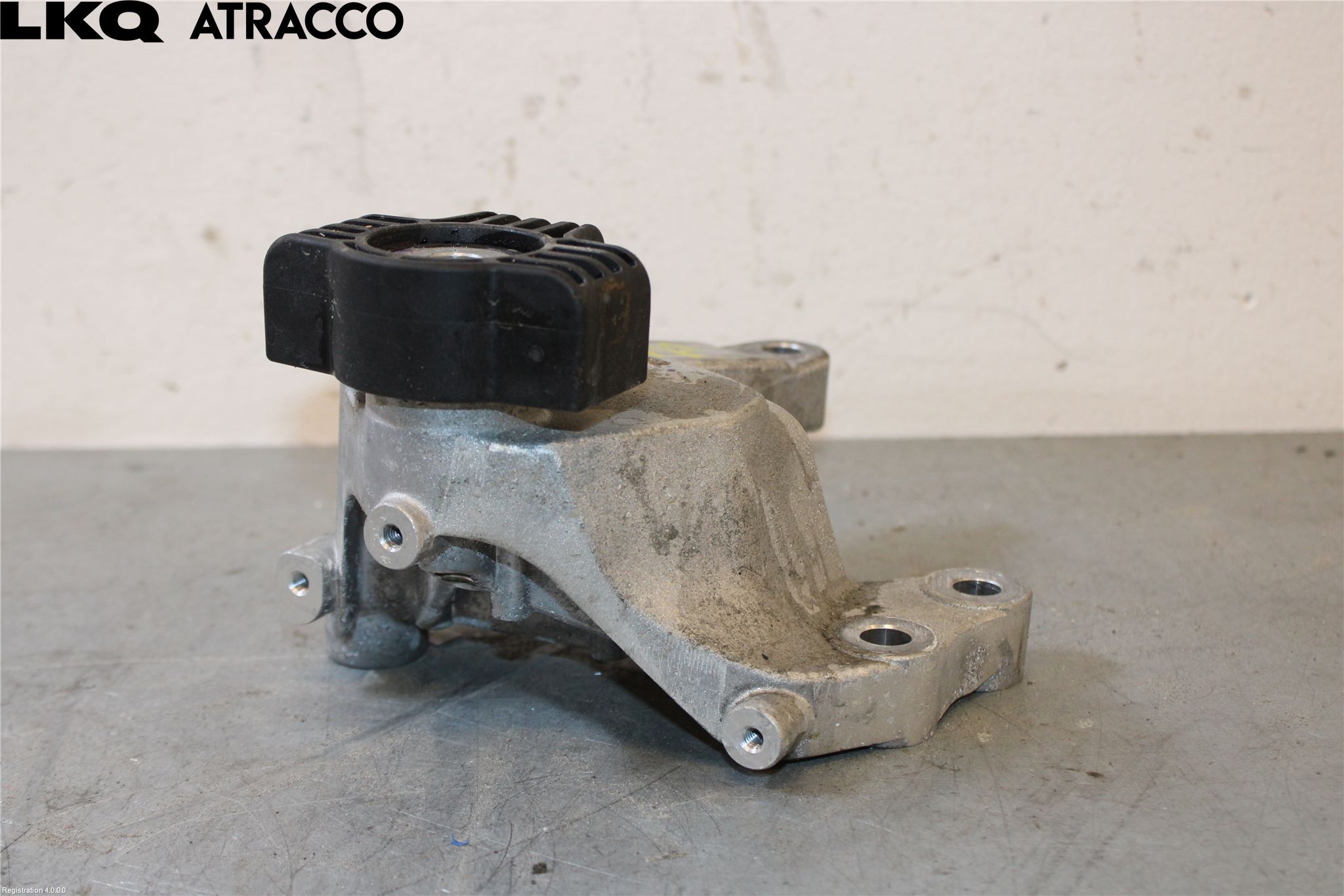 Volvo EX40 25- Motorfäste