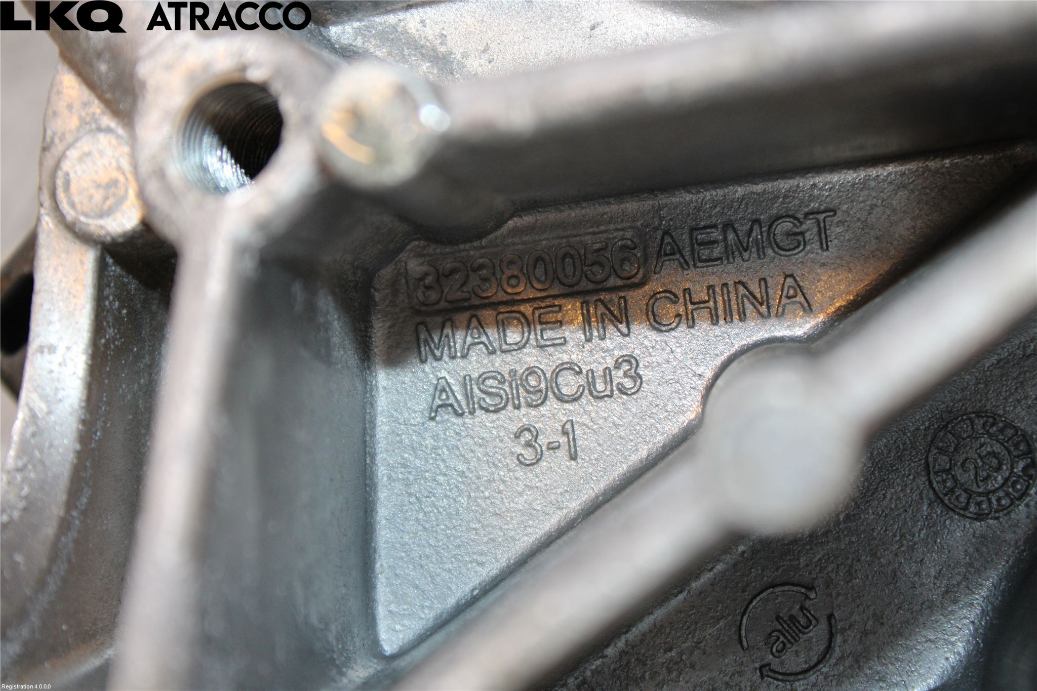 Volvo EX40 25- Motorfäste