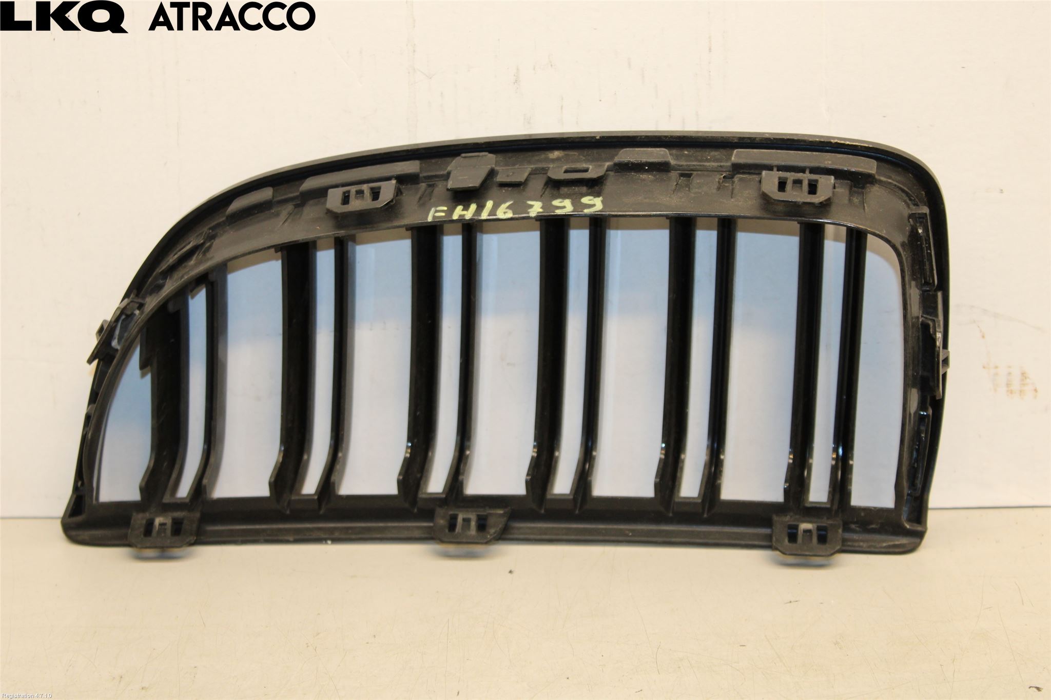BMW 3 E90/91 SED/TOU 05-12 Grilldel Höger