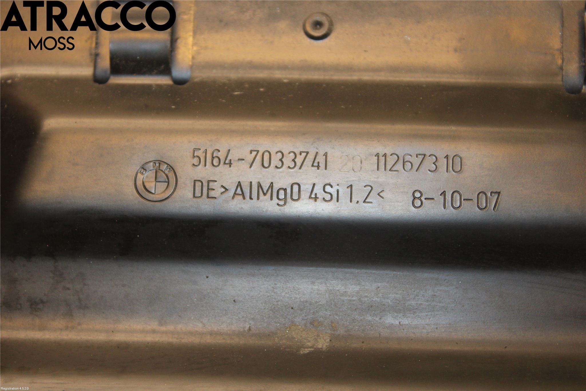 BMW 5 E60/61 Sed/Tou 02-10 Front Huvlåsplåt-Balk