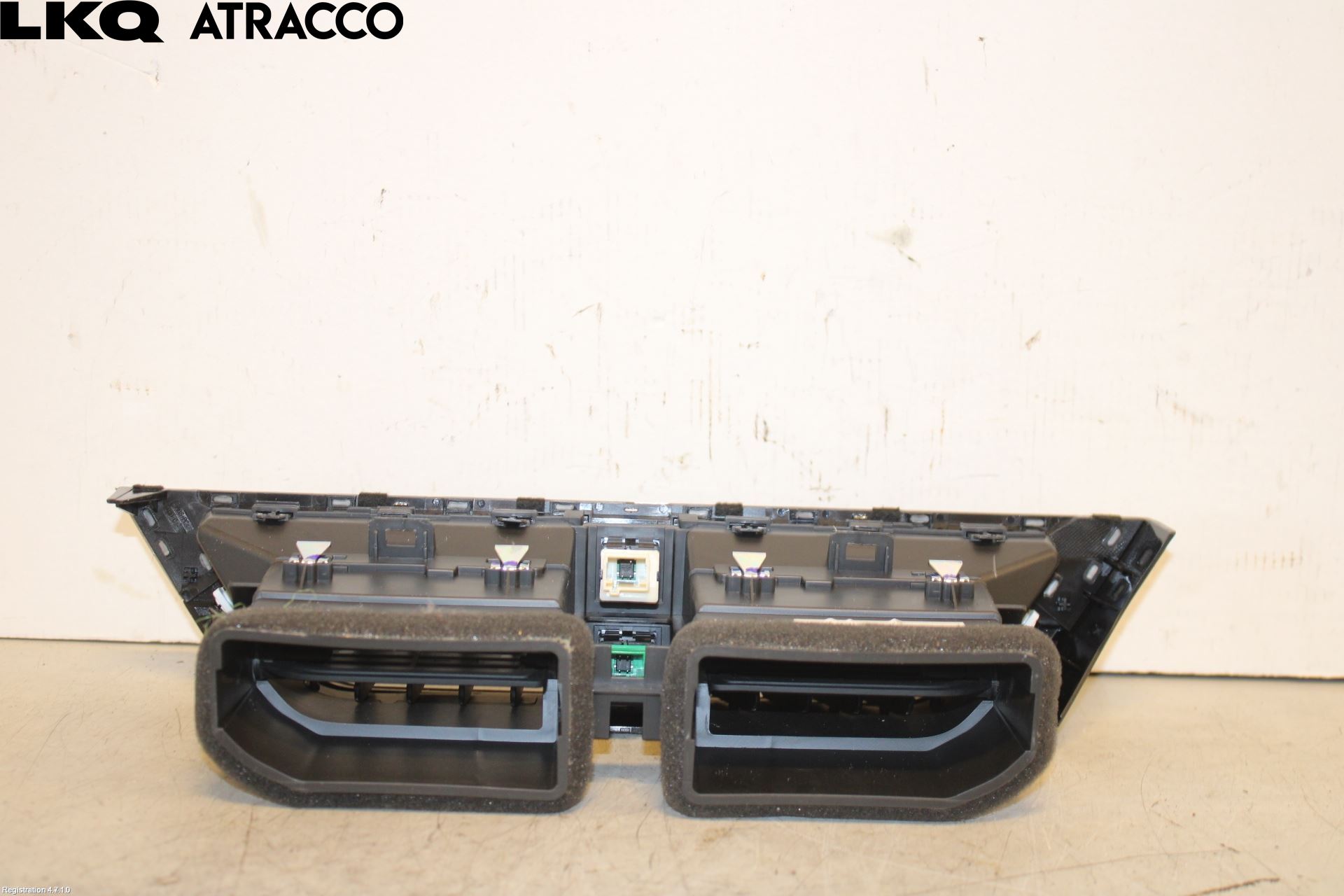 Citroen C4/E-C4 C4X/E-C4X III 21- Defrosterkanal-Munstycke