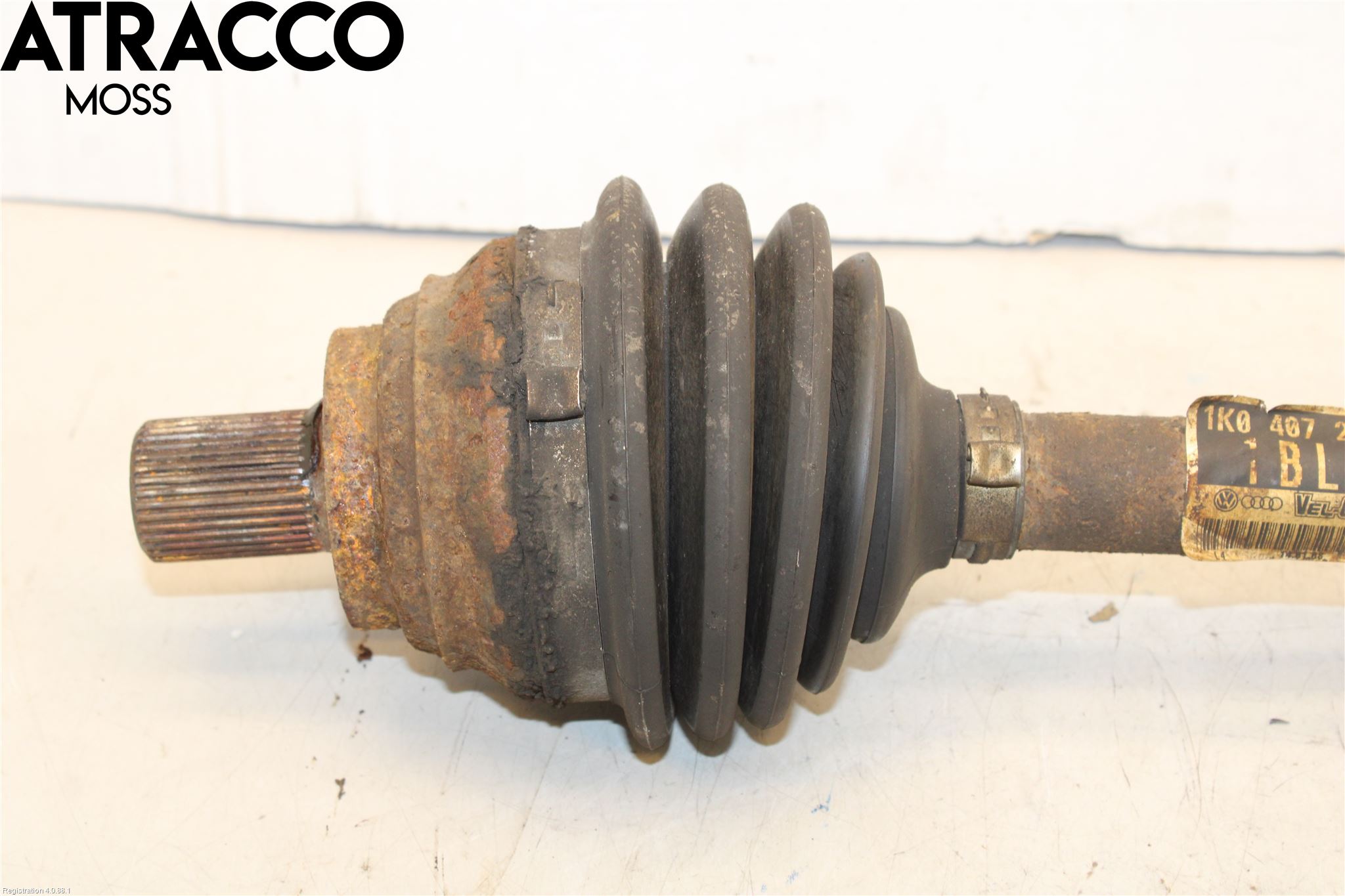 Volkswagen VW GOLF V 04-09 Drivaxel Fram Vänster