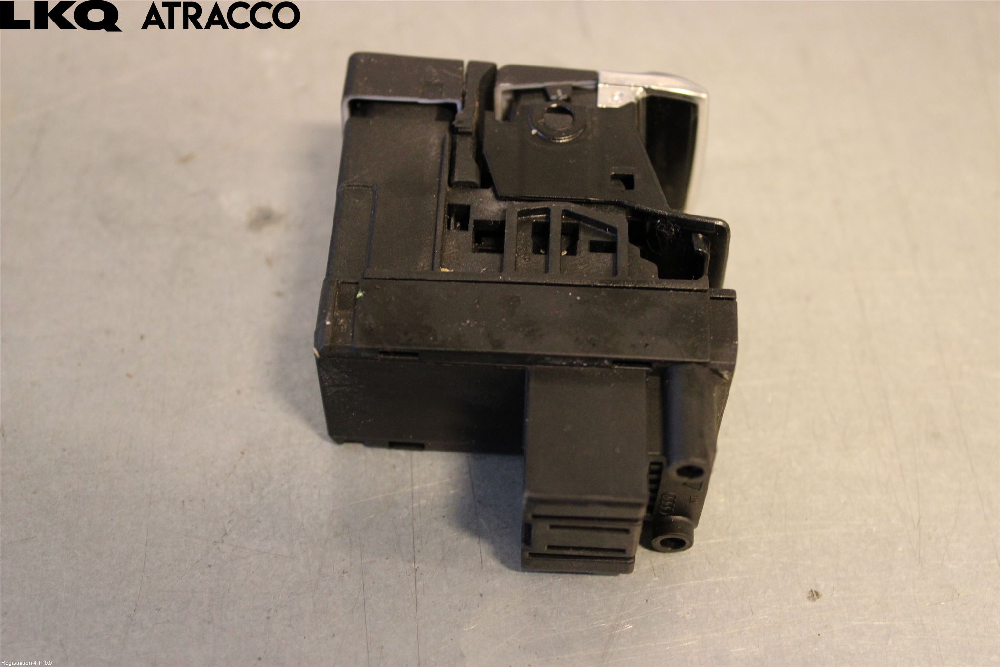 Toyota bZ4X EA10 22- Strömställare Parkeringsbroms