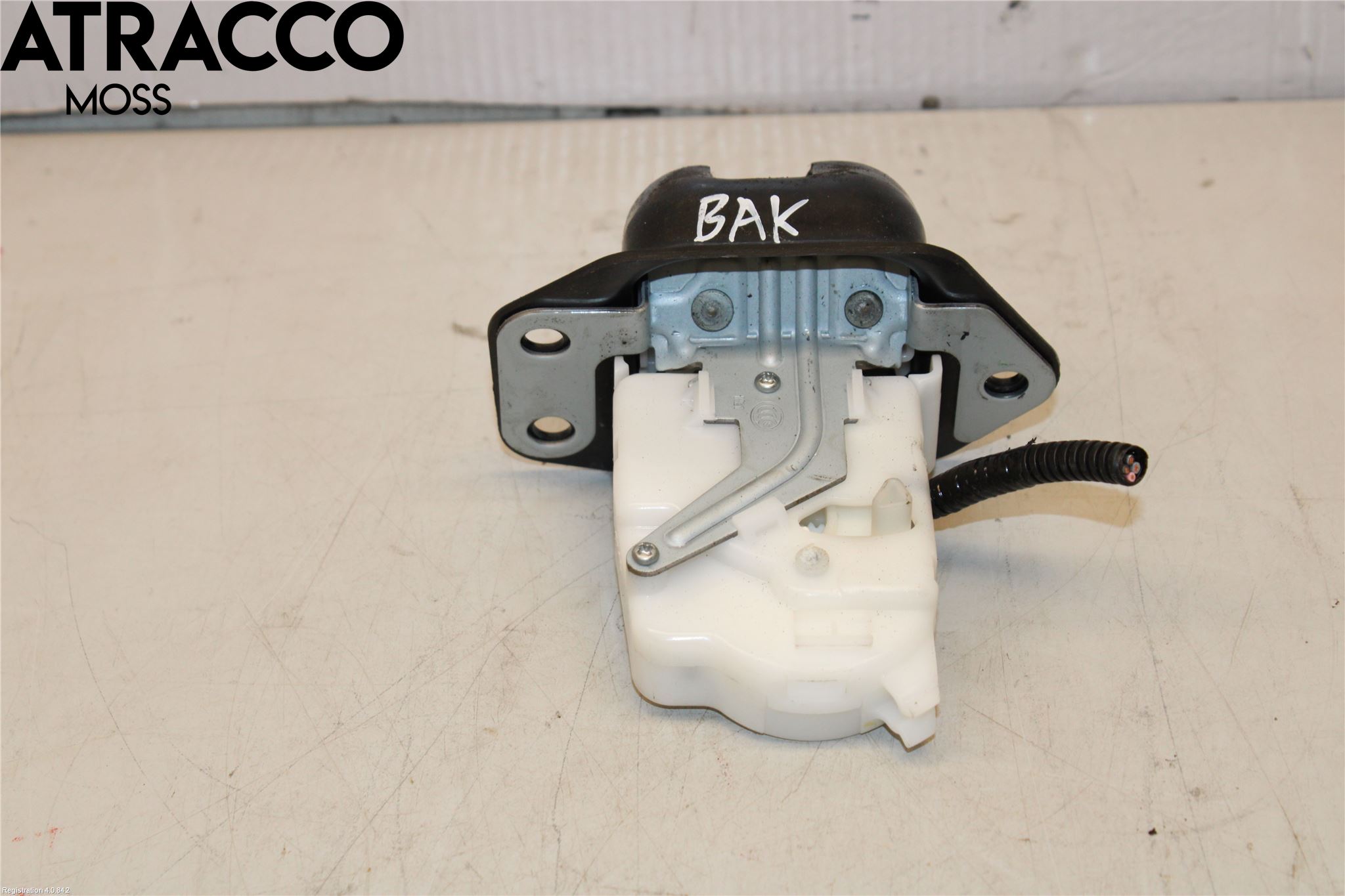 Nissan LEAF 11-17 Låskista Baklucka