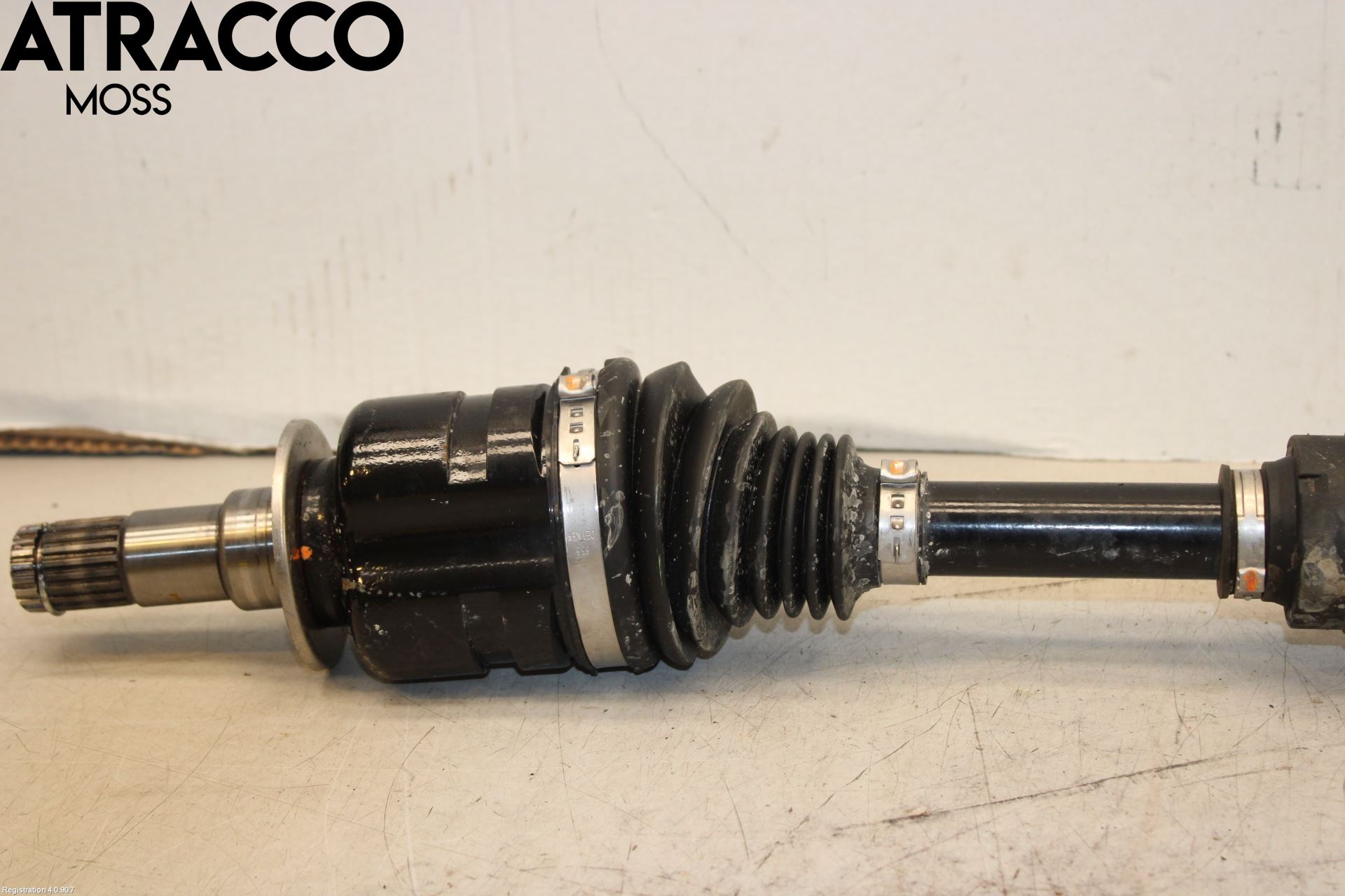 Toyota YARIS CROSS XP21 21- Drivaxel Fram Höger