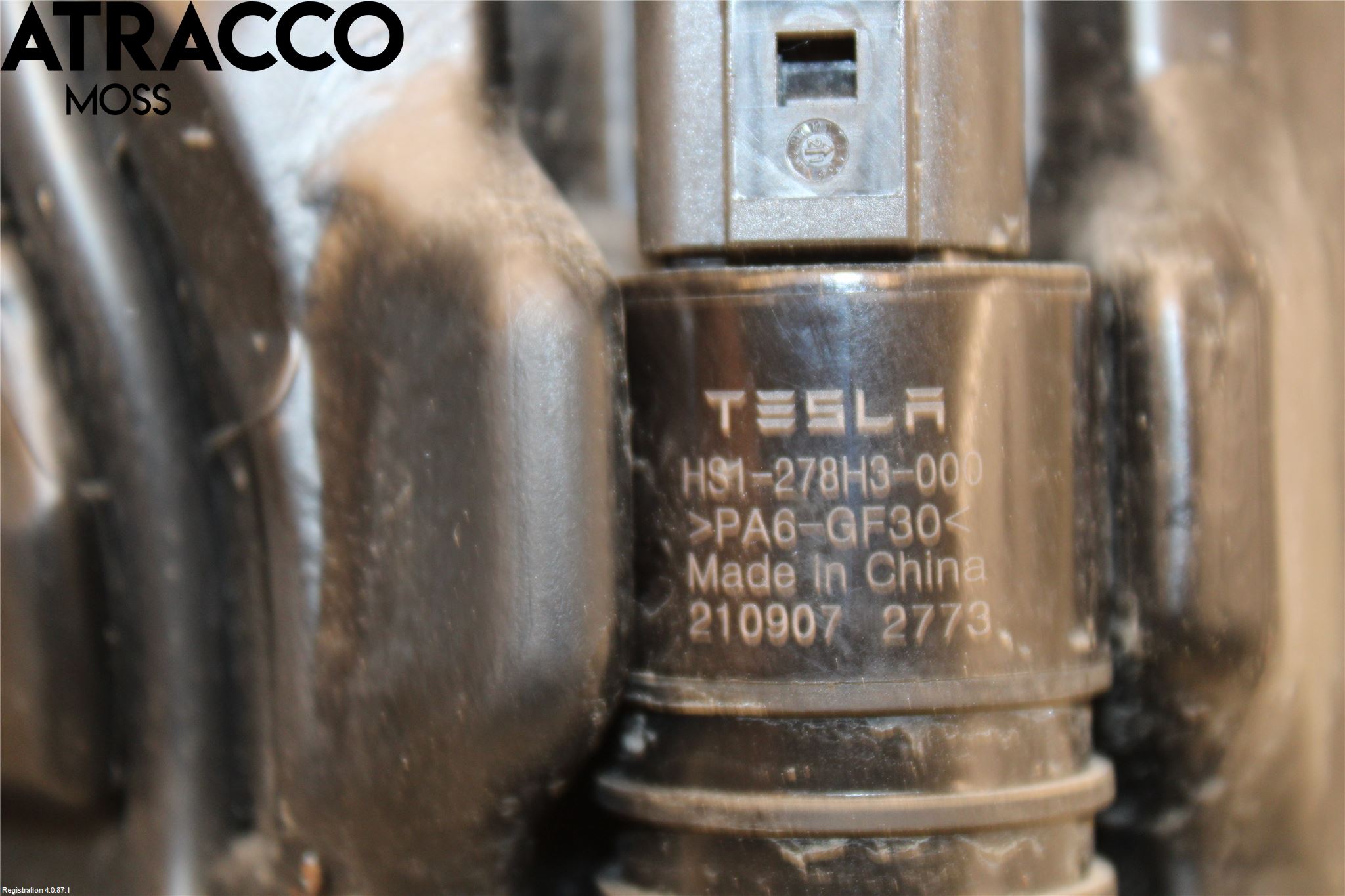 Tesla MODEL 3 17- Spolartank Vindruta-Strål