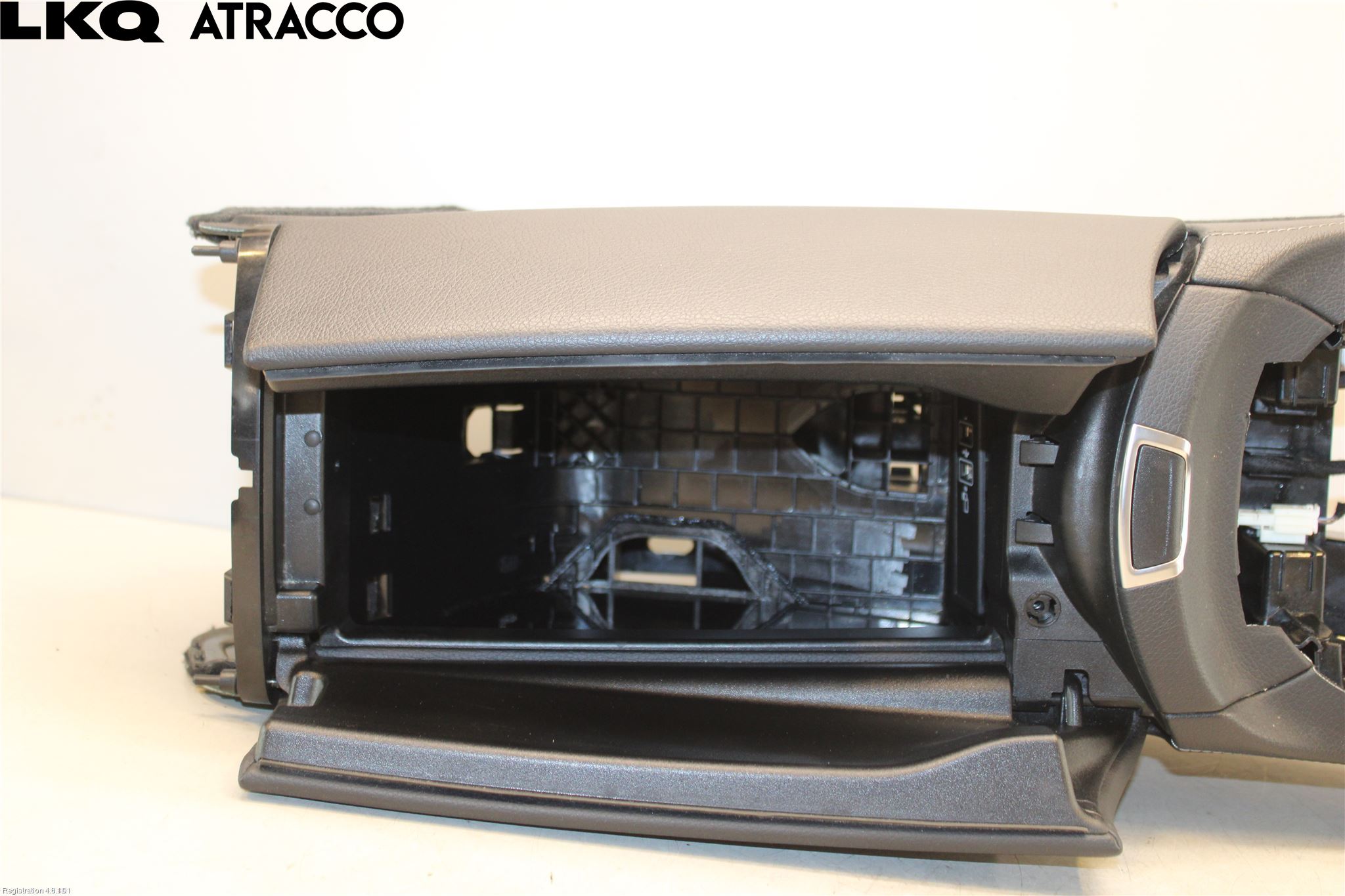 Mercedes-Benz MB E-KLASS (W213) 16-23 Instrumentkonsoll Mitt