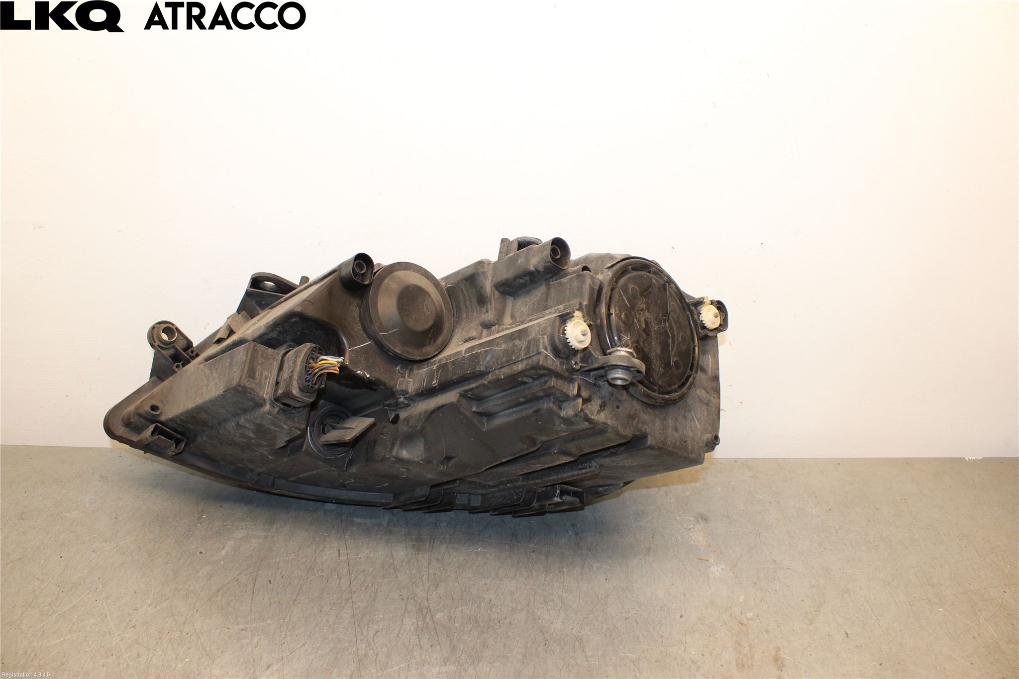 Volkswagen VW JETTA VI 11- Strålkastare Höger