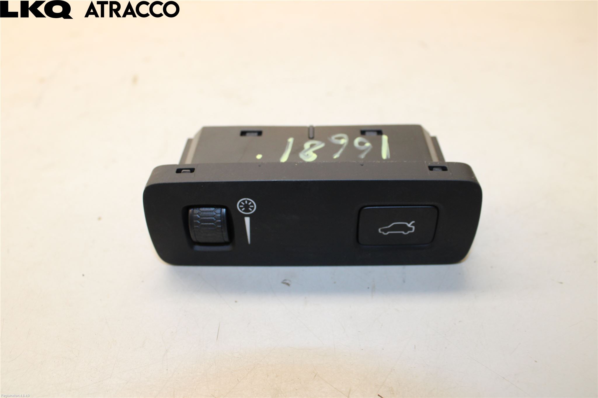 Volvo XC40/RECHARGE 18- Strömställare Baklucka