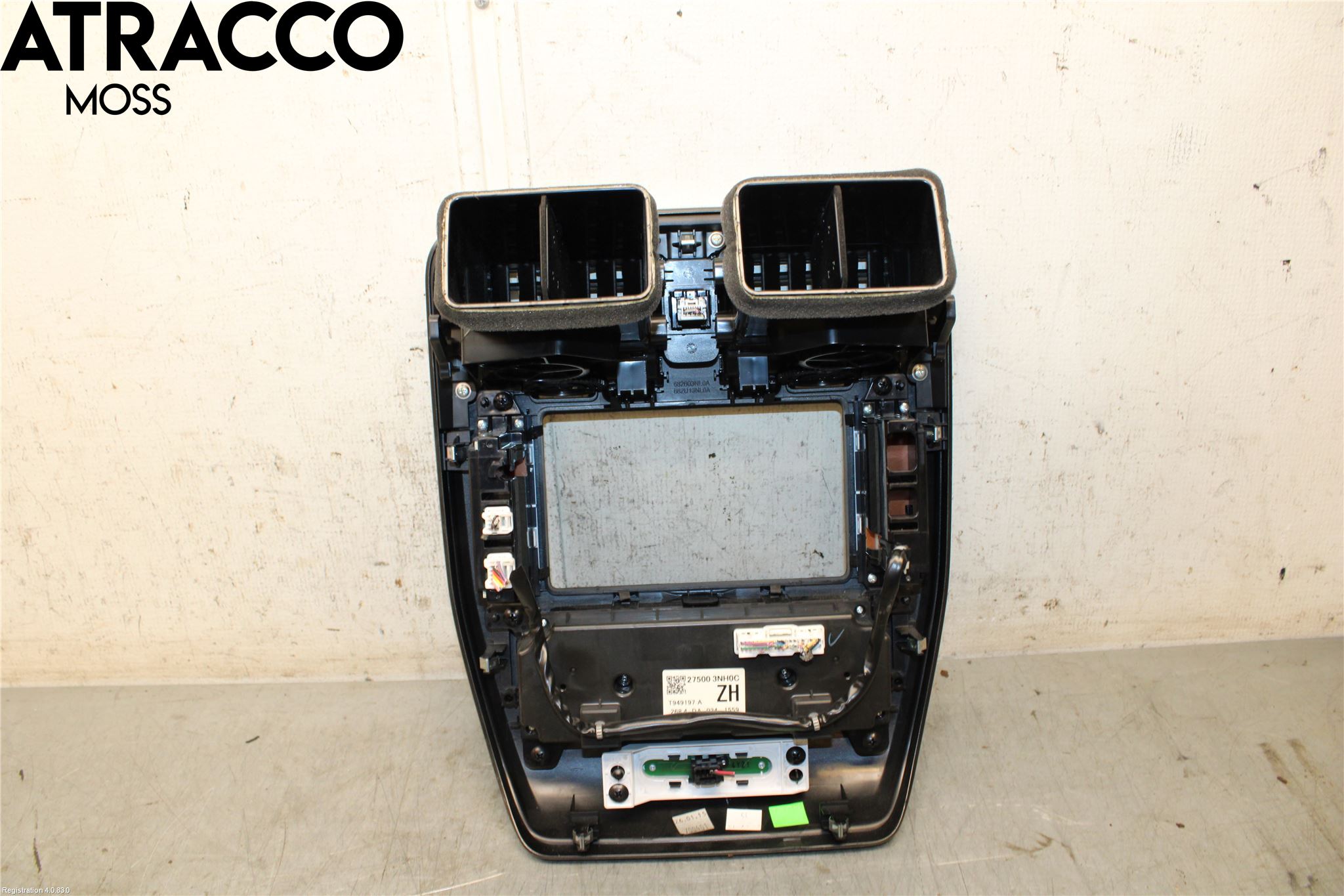 Nissan LEAF 11-17 Instrumentkonsoll Mitt