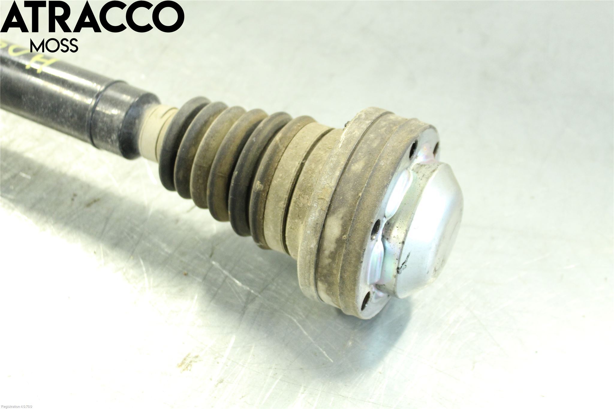 Volkswagen VW CADDY 11-15 Drivaxel Fram Höger
