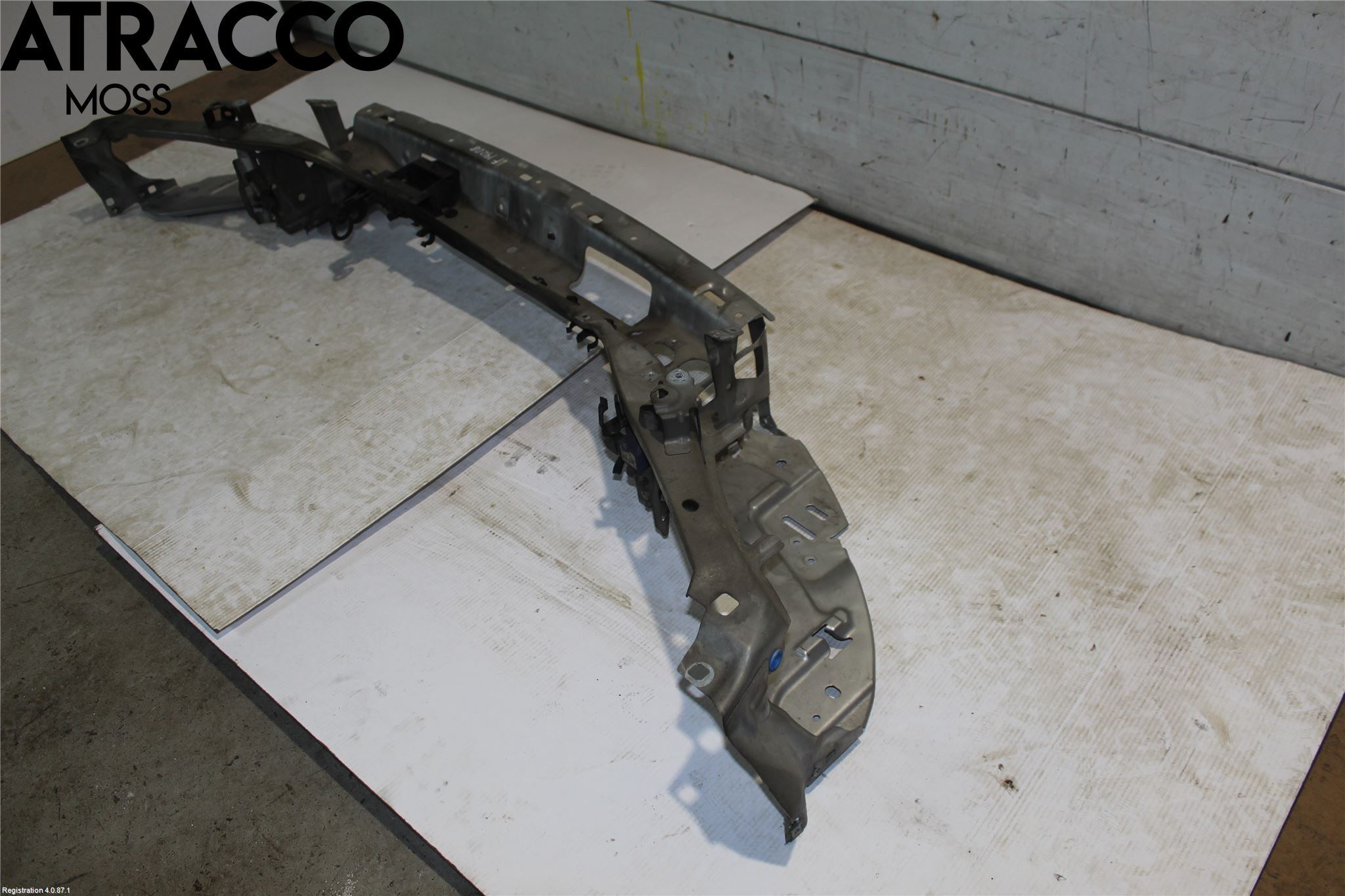 Volvo V50 04-07 Front Huvlåsplåt-Balk