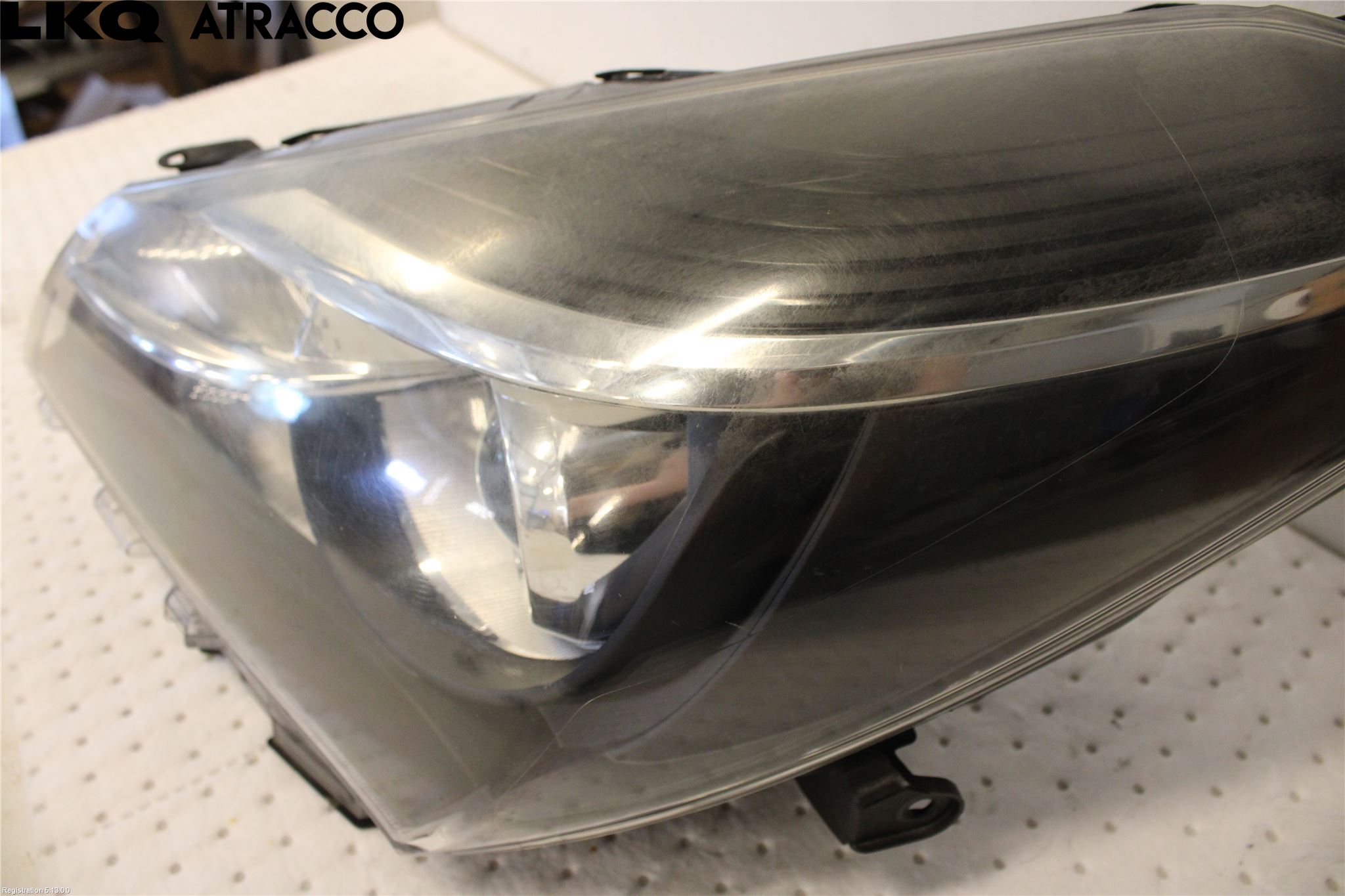 Toyota YARIS XP130 15-20 Strålkastare Vänster