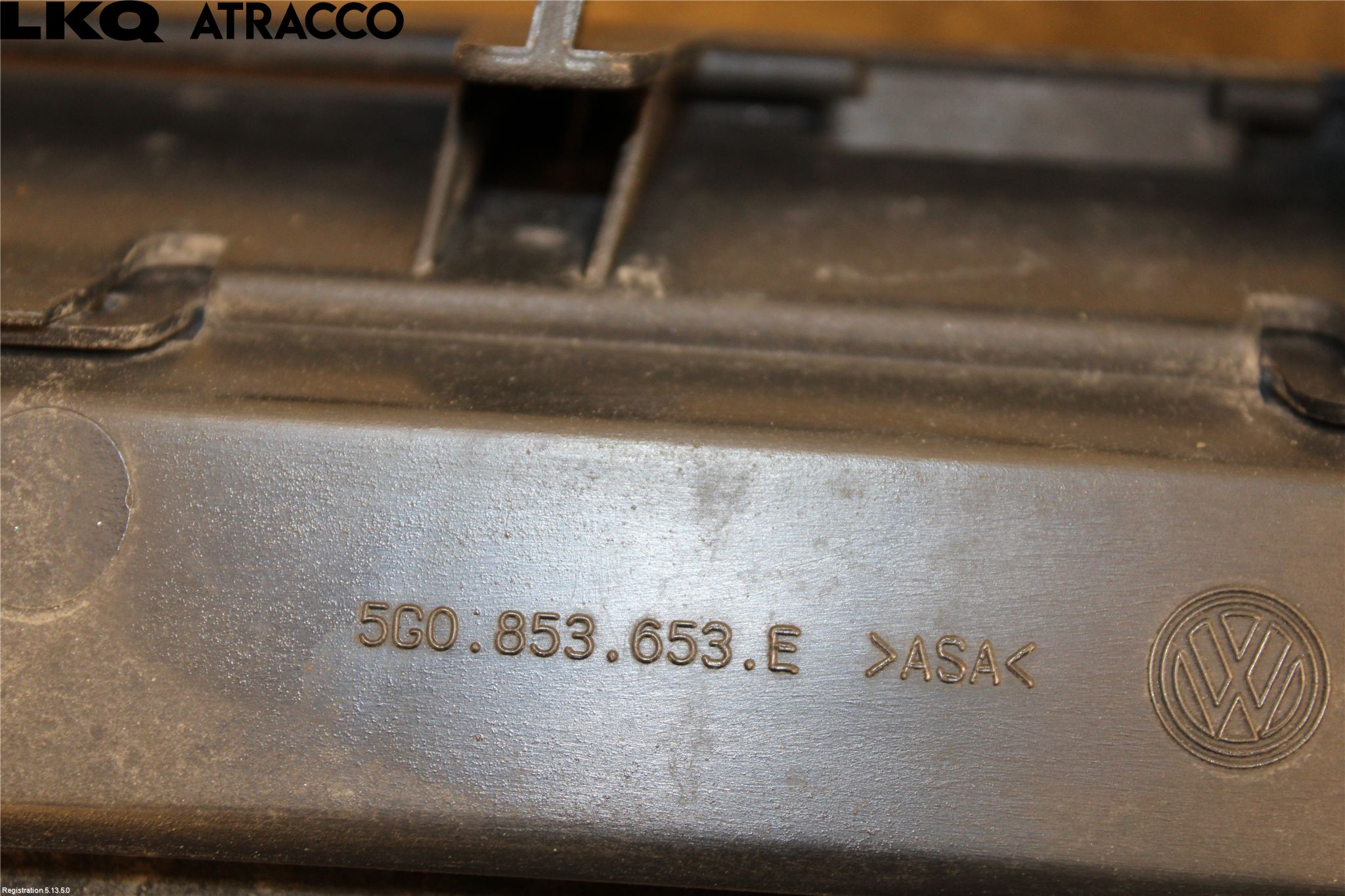 Volkswagen VW GOLF / E-GOLF VII 13-20 Grilldel Mitt