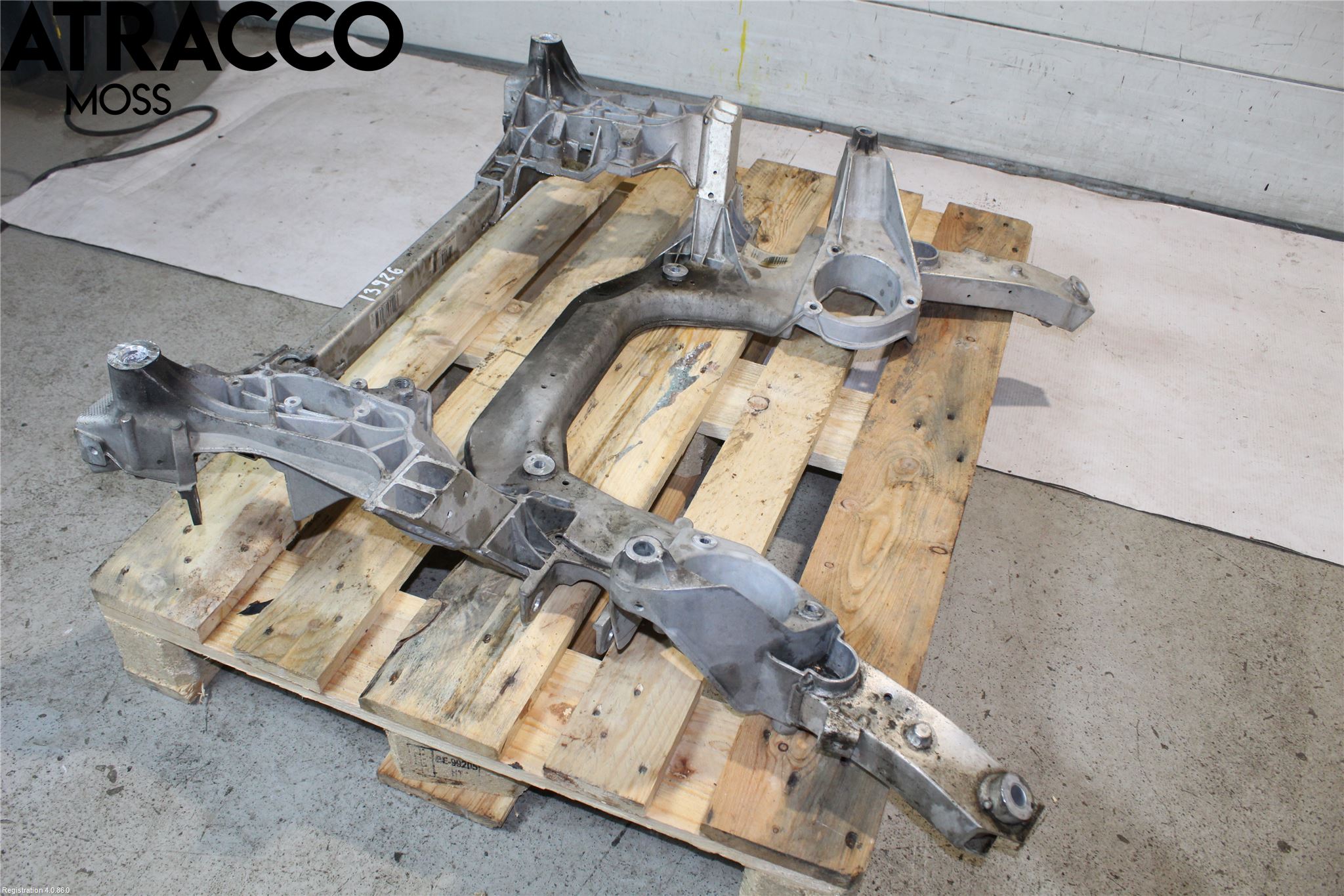 BMW 5 F10/F11/F18 09-17 Växellådsbalk