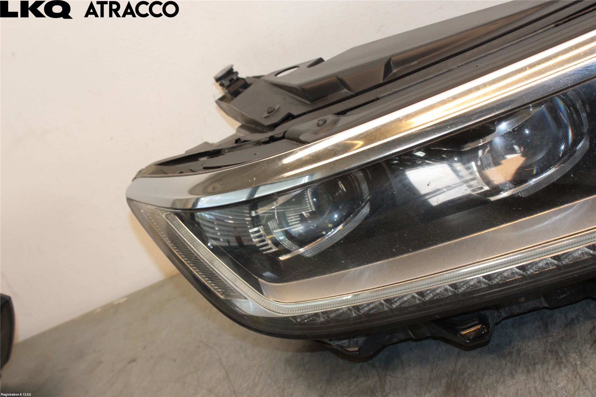 Volkswagen VW PASSAT 15-19 Strålkastare Höger