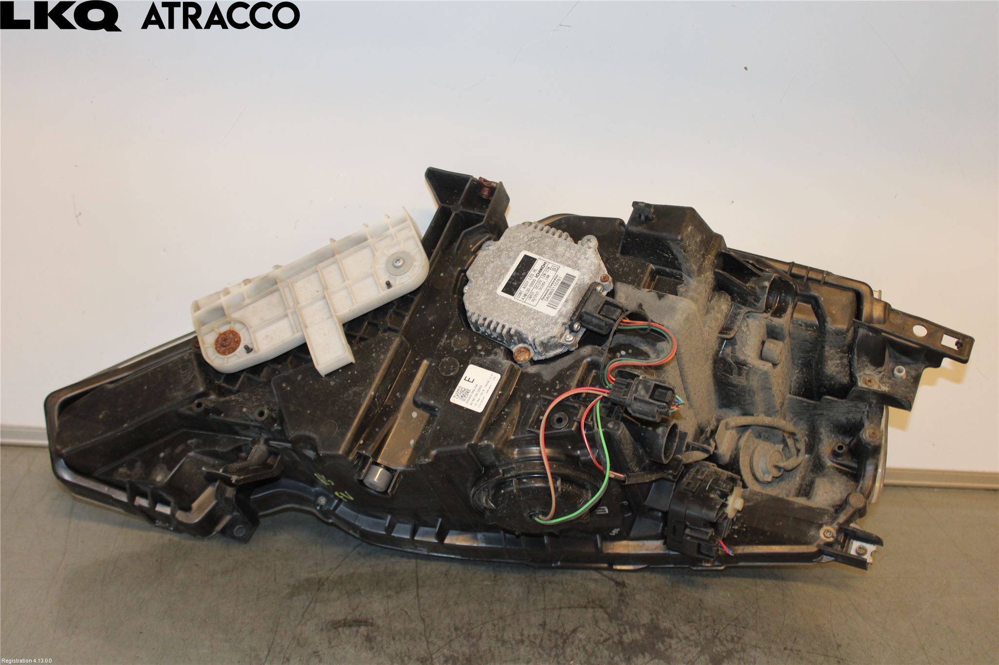 Nissan LEAF 11-17 Strålkastare Vänster