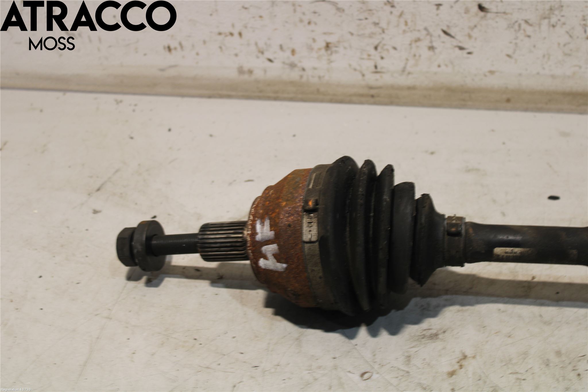 Volkswagen VW AMAROK 2H 10-22 Drivaxel Fram Höger