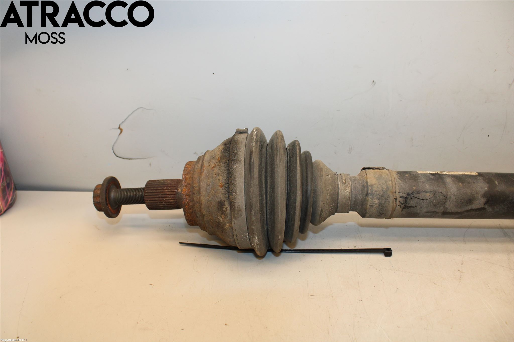 Volkswagen VW TOURAN 03-10 Drivaxel Fram Höger
