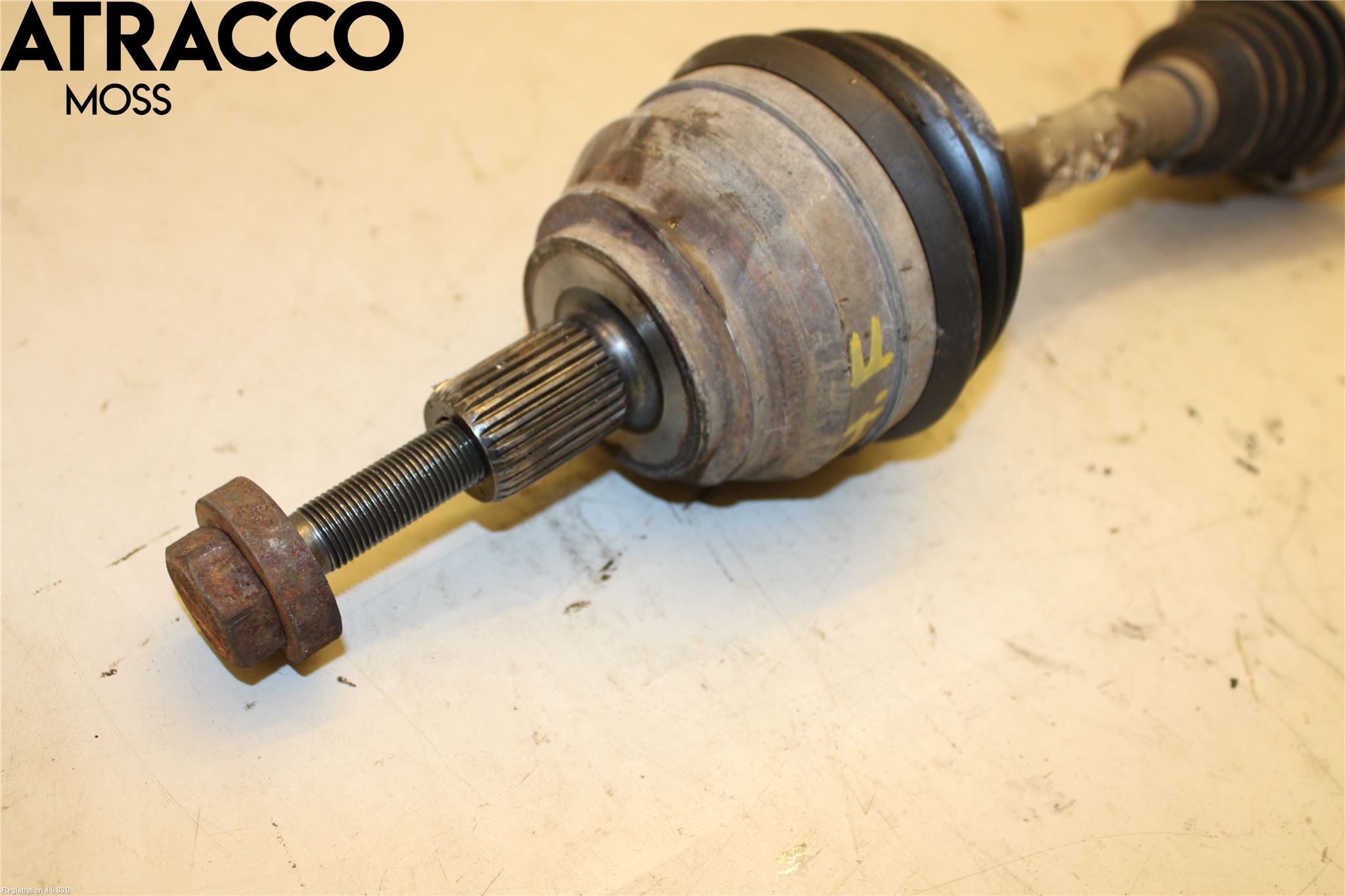 Volkswagen VW AMAROK 2H 10-22 Drivaxel Fram Höger