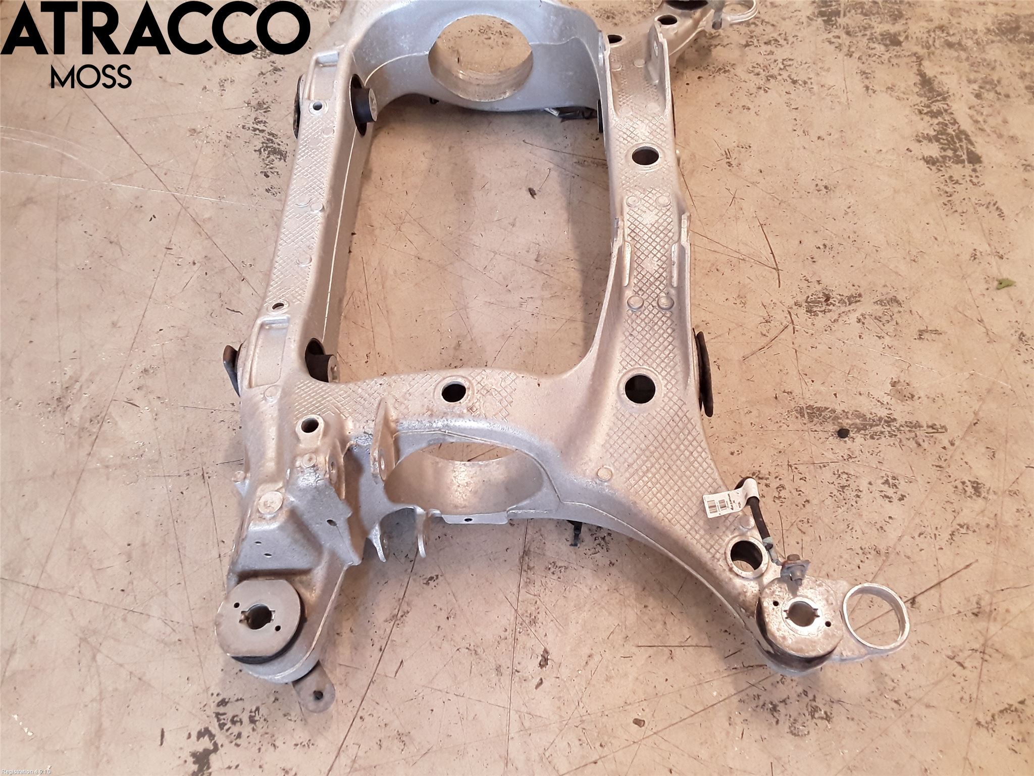 Volvo XC40/RECHARGE 18- Bakaxelbalk