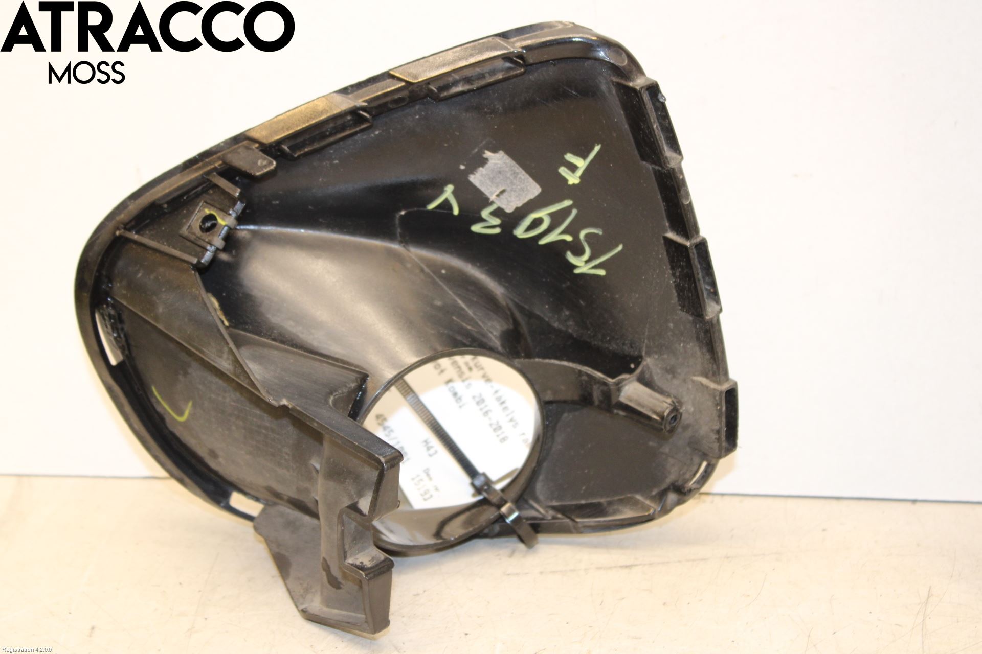 Toyota AVENSIS 16-18 Dimljussarg Fram
