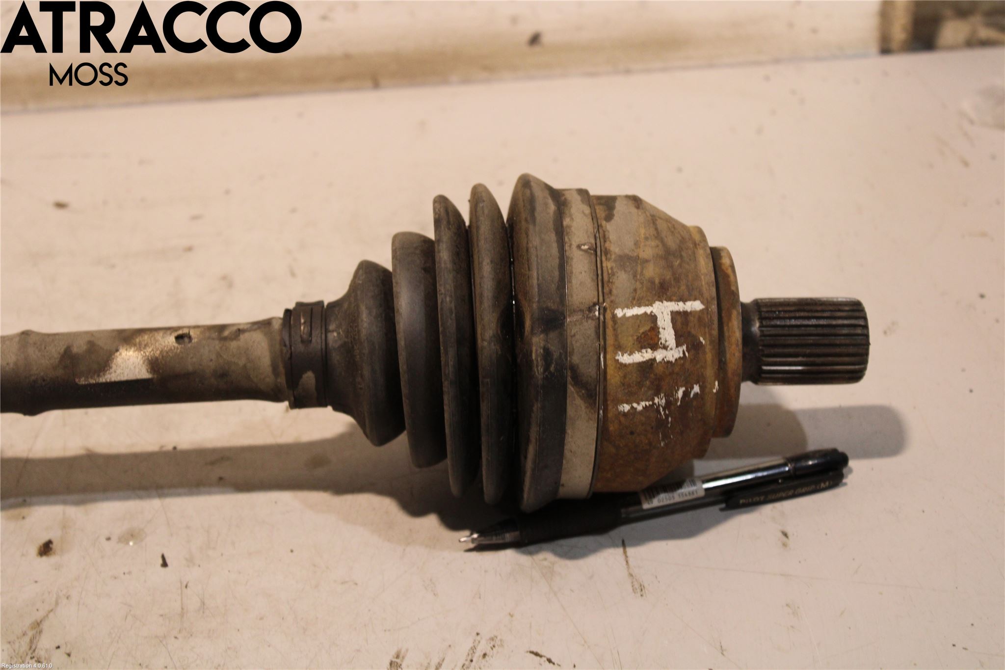 Volkswagen VW AMAROK 2H 10-22 Drivaxel Fram Höger