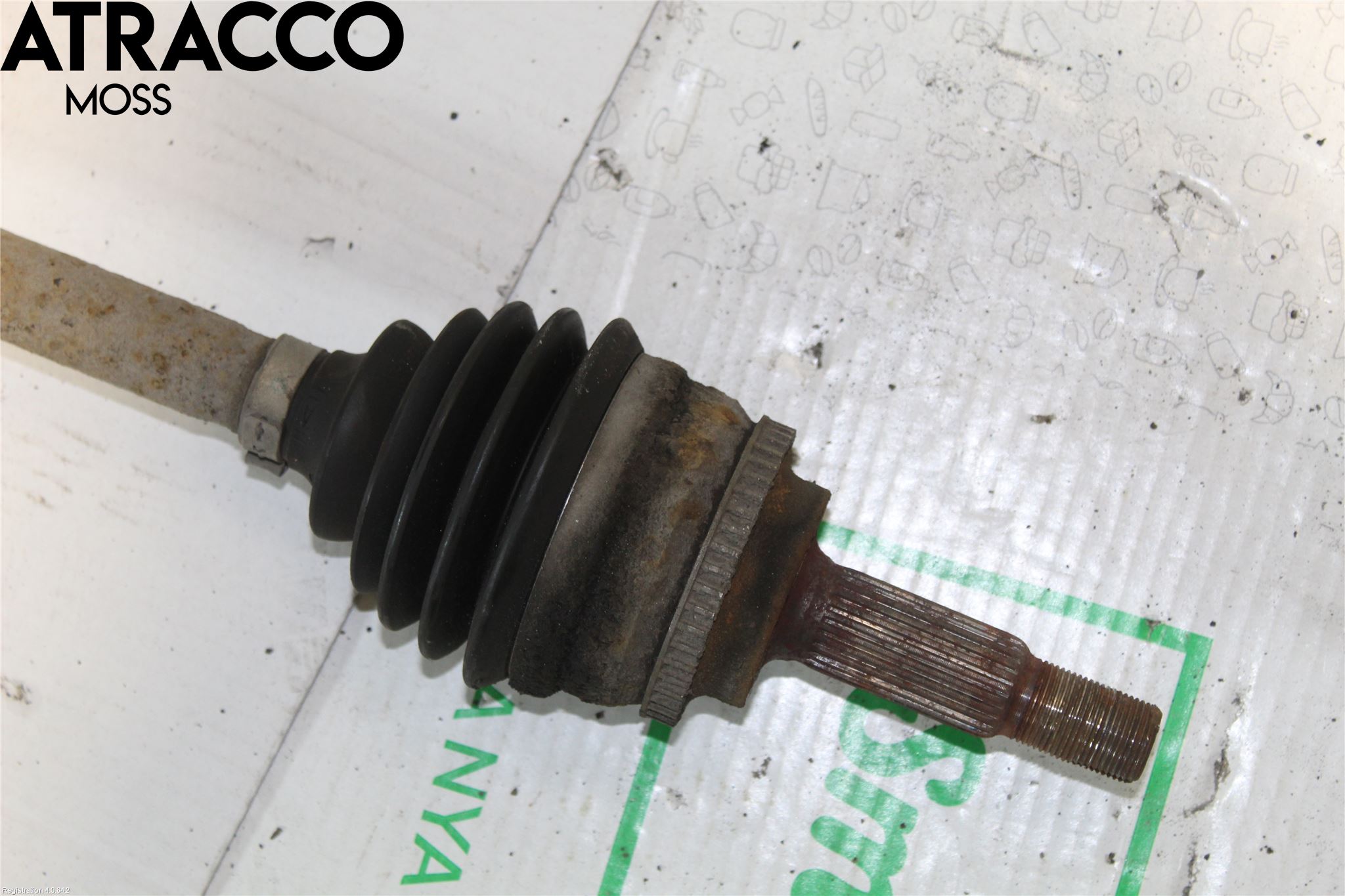 Toyota AVENSIS 03-06 Drivaxel Fram Höger