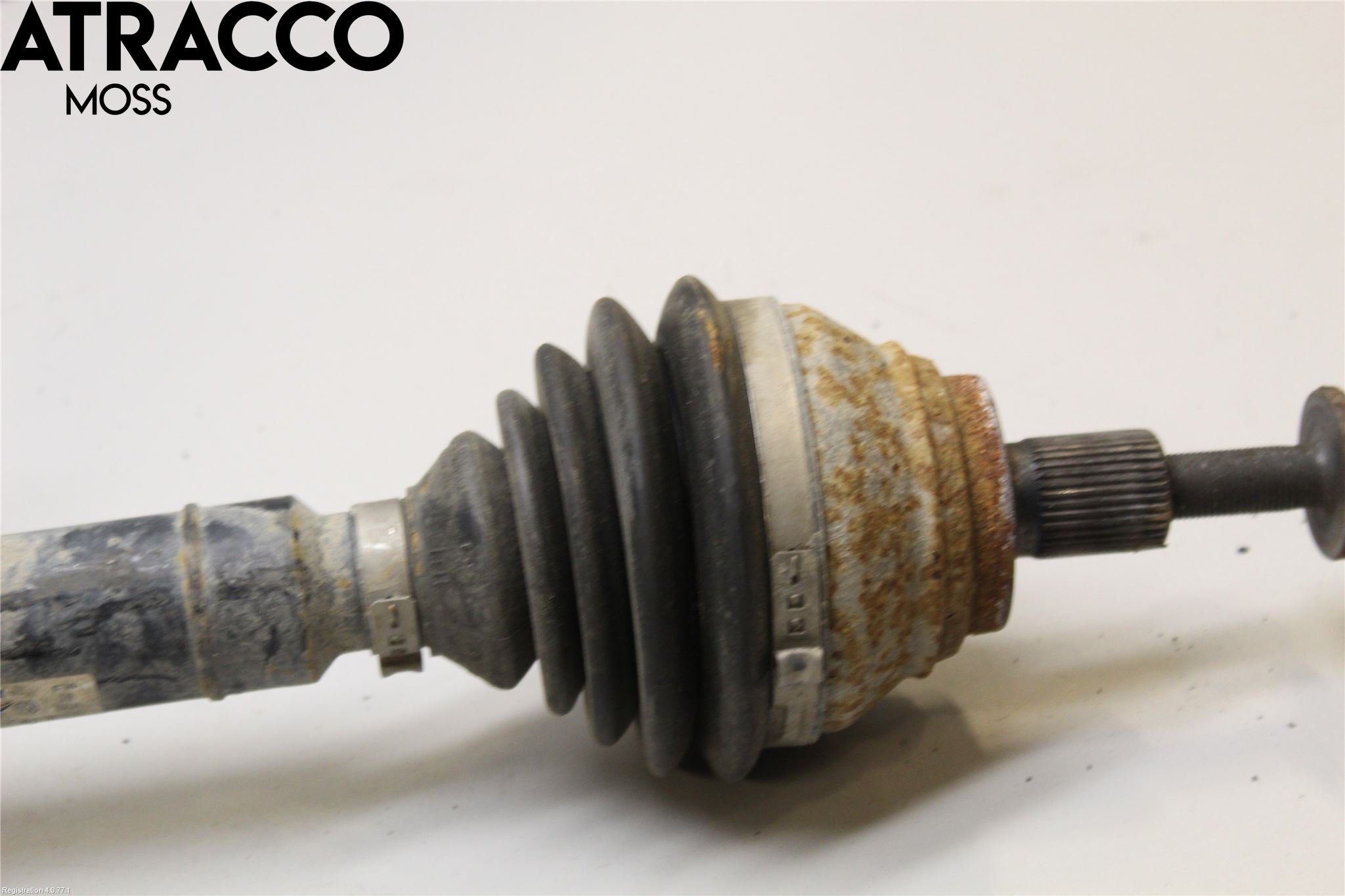 Volkswagen VW CADDY 11-15 Drivaxel Fram Höger