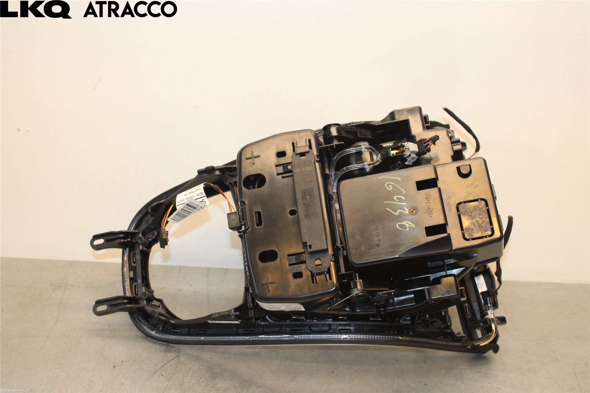 Mercedes-Benz MB E-KLASS (W213) 16-23 Instrumentkonsoll Mitt