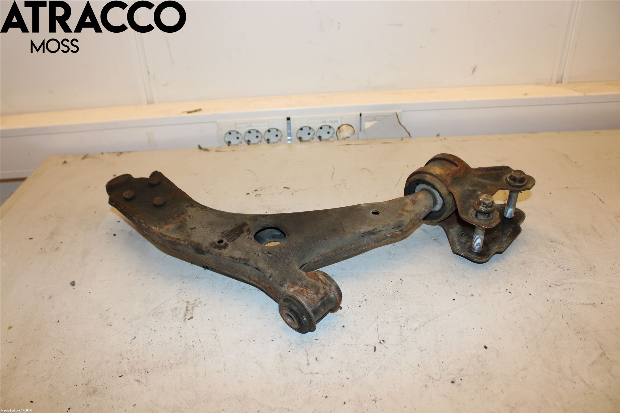 Volvo V40 12-19 Bärarm Fram Undre Vä