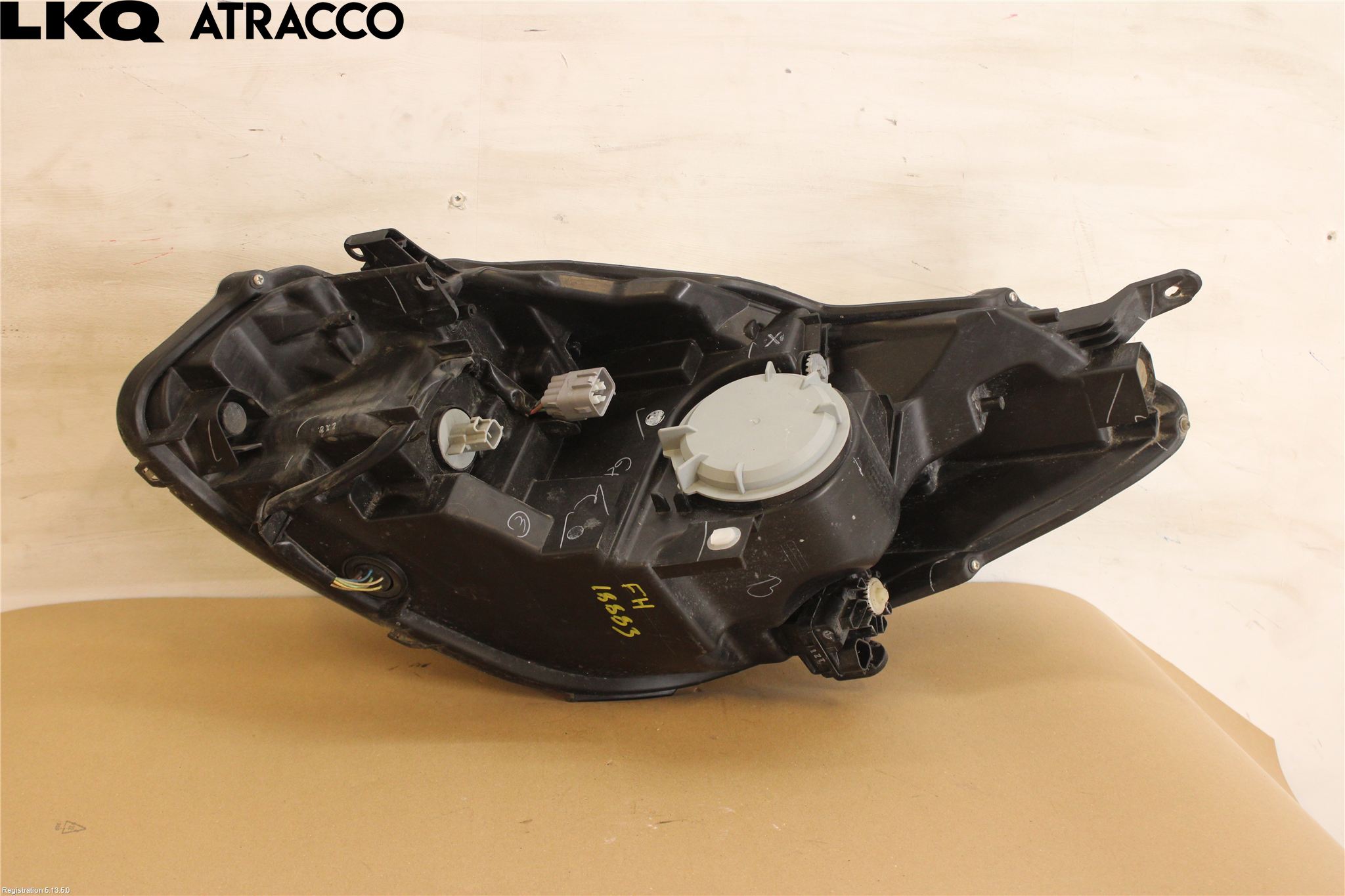 Toyota YARIS XP130 12-14 Strålkastare Höger