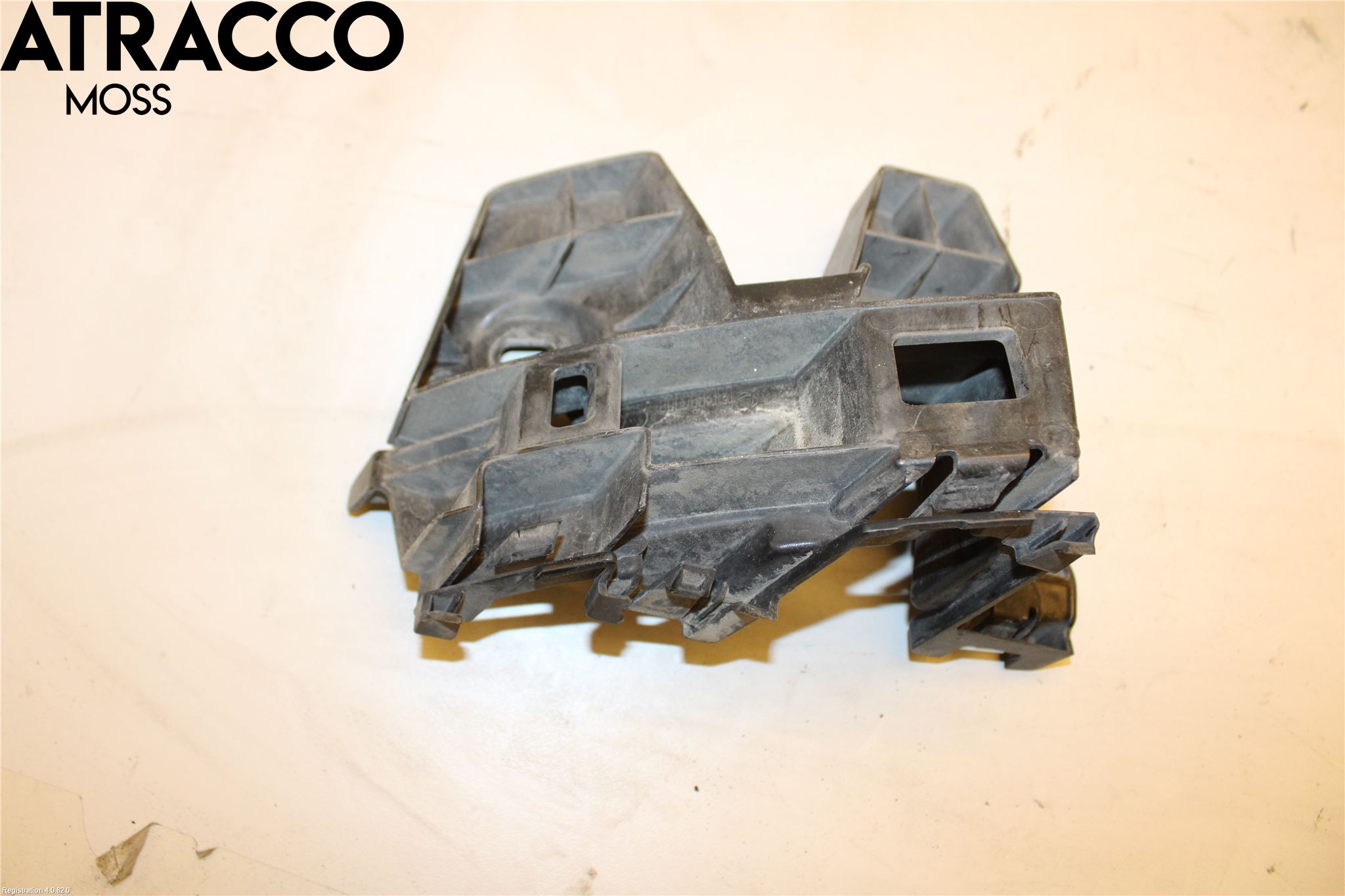 Volkswagen VW PASSAT 15-19 Stötfångarfäste Bak Hö