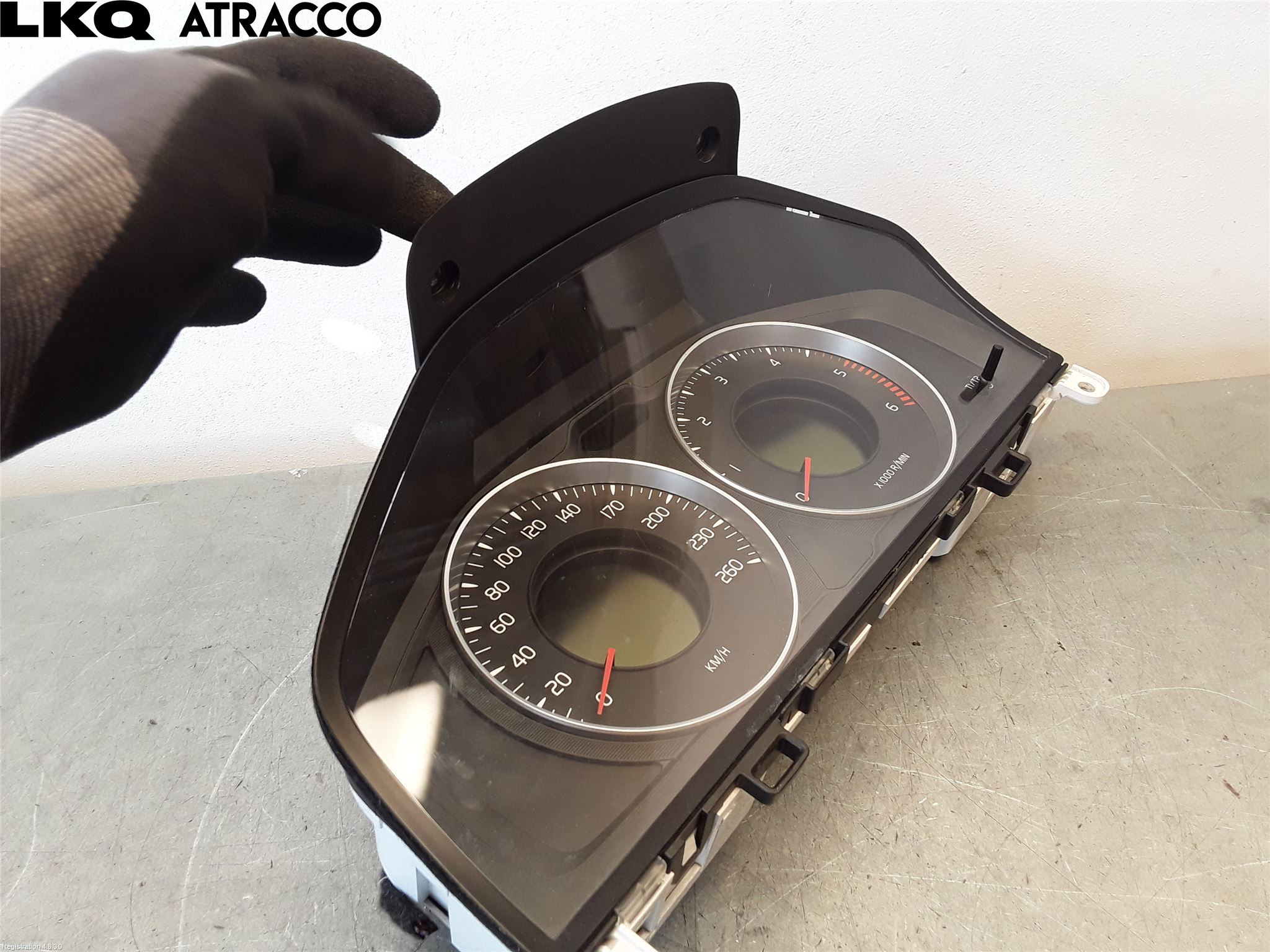 Volvo V60 11-13 Instrument Hast