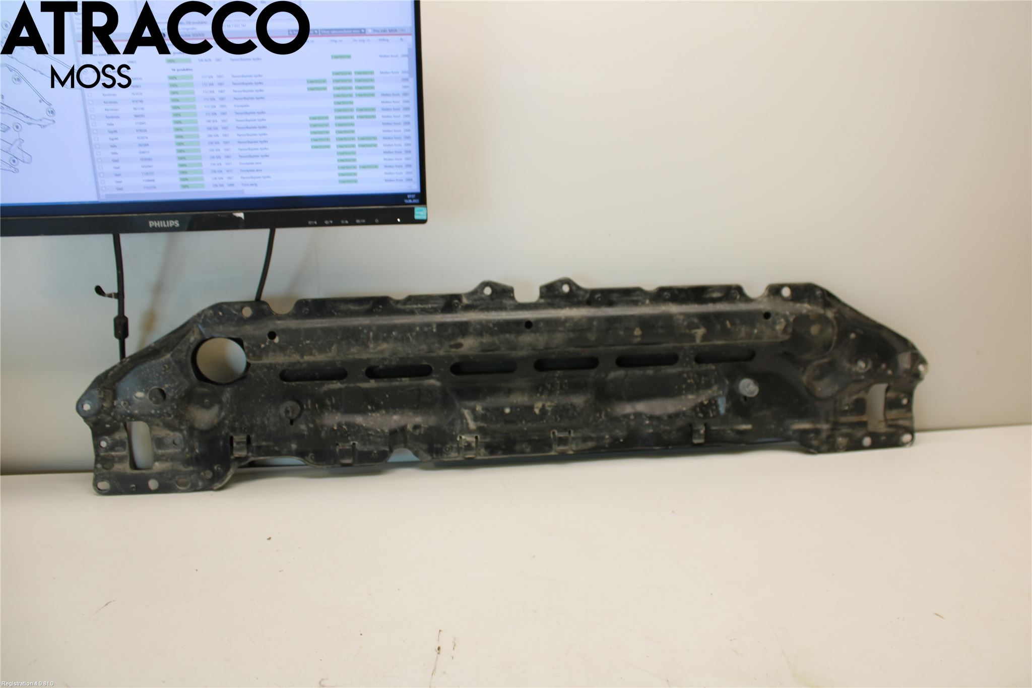 BMW 5 E60/61 Sed/Tou 02-10 Front Huvlåsplåt-Balk