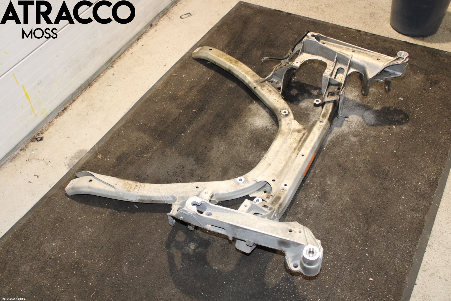 BMW 5 E60/61 Sed/Tou 02-10 Framvagn Fäste-Kudde