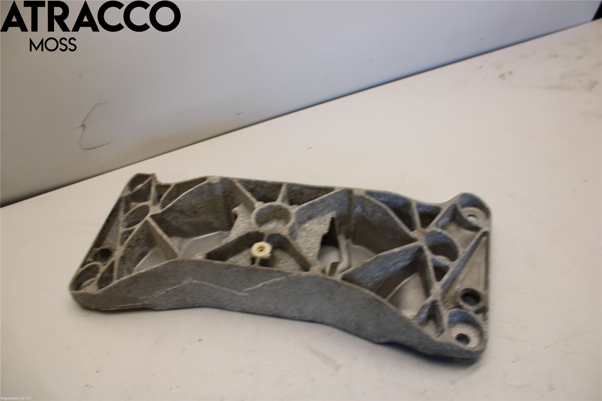 BMW 5 F10/F11/F18 09-17 Växellådsbalk