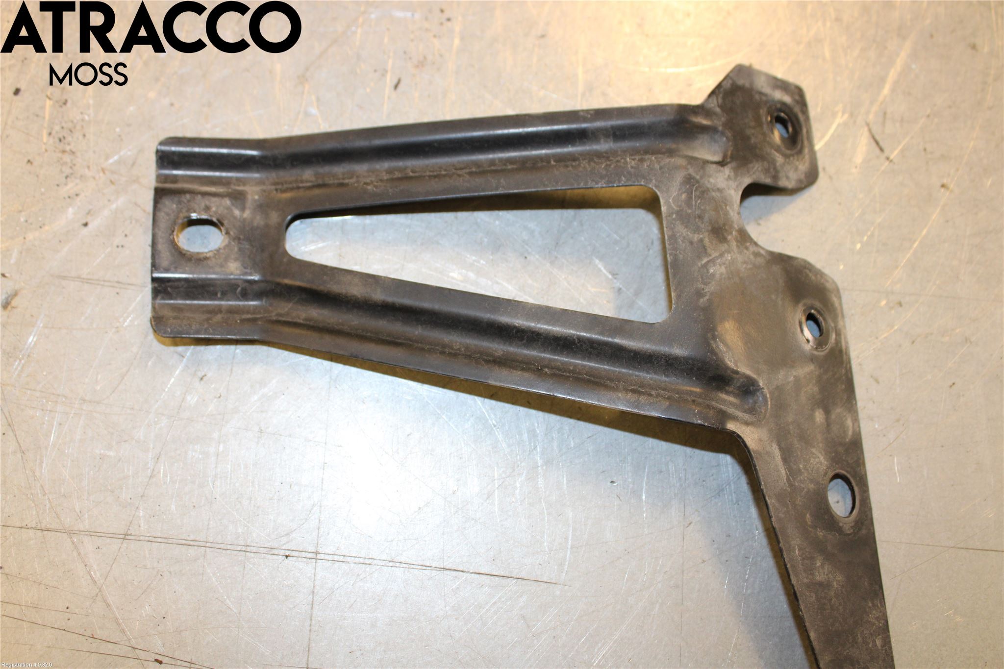 Skoda SUPERB 09-15 Front Huvlåsplåt-Balk