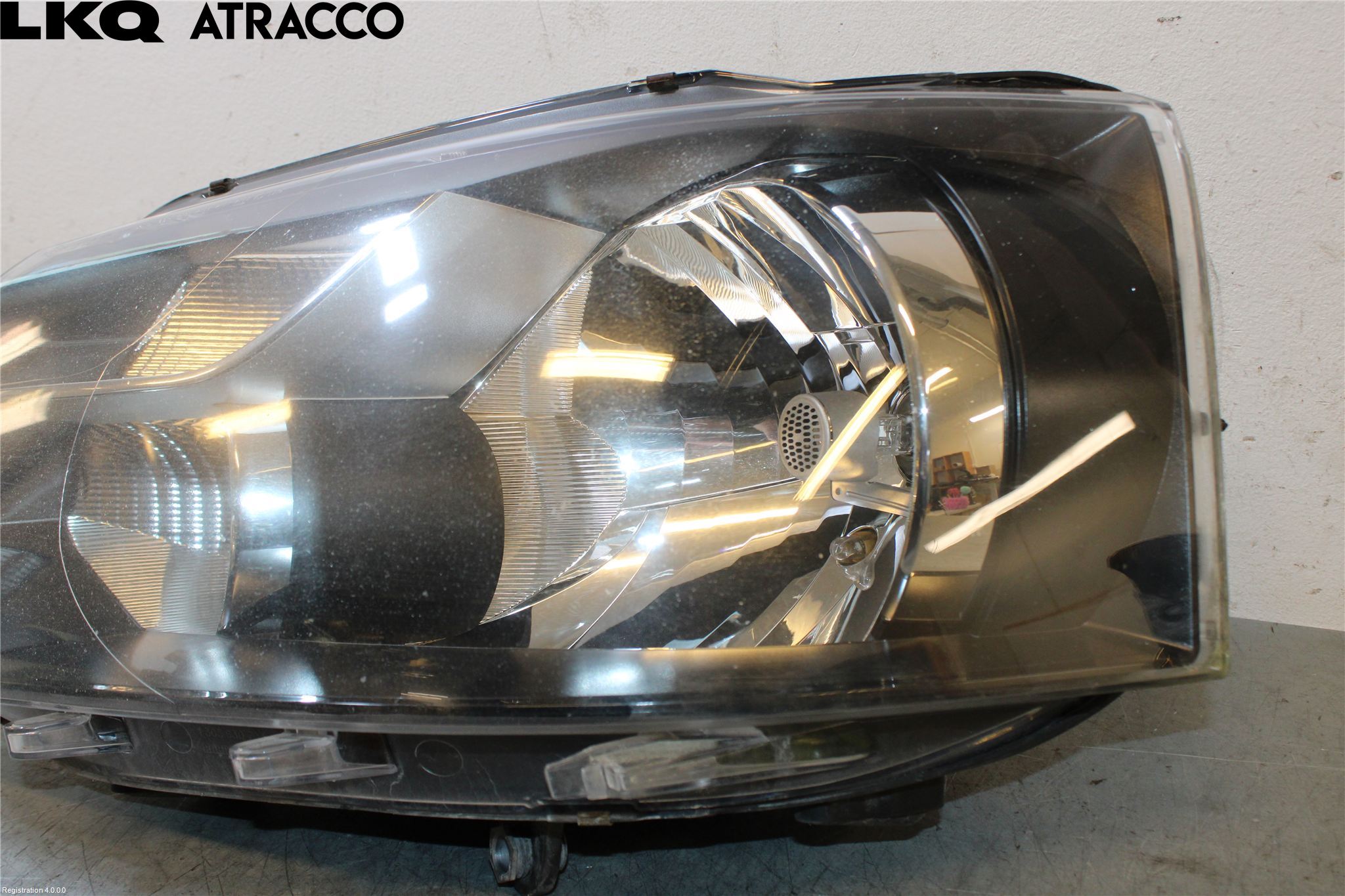 Volkswagen VW TRANSP/CARAVELLE (T5) 04-15 Strålkastare Vänster
