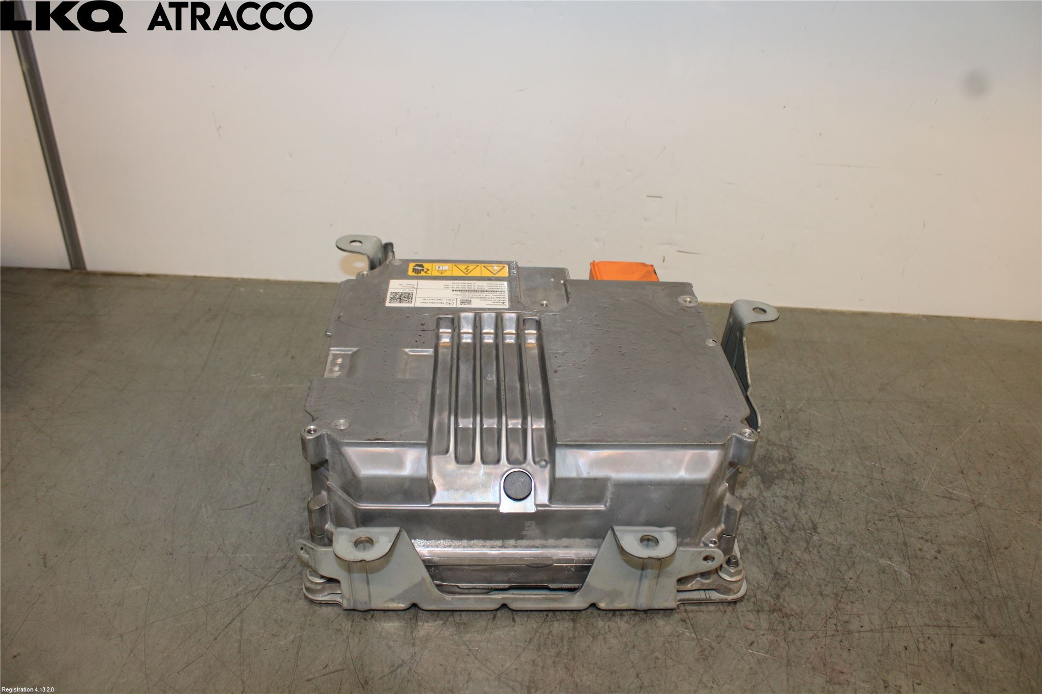Mercedes-Benz MB EQC (N293) 20- Inverter 12 -> 220 V