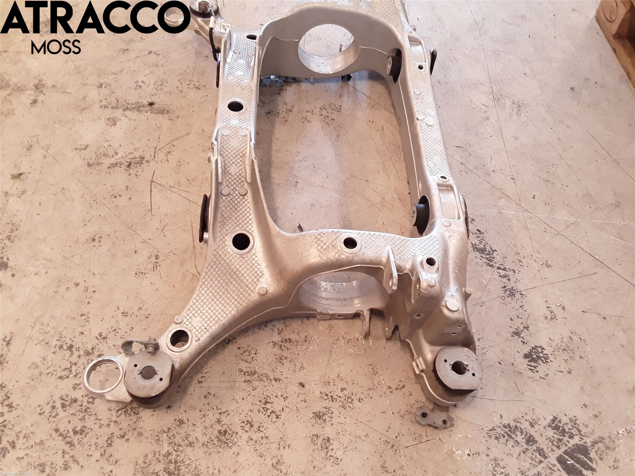 Volvo XC40/RECHARGE 18- Bakaxelbalk