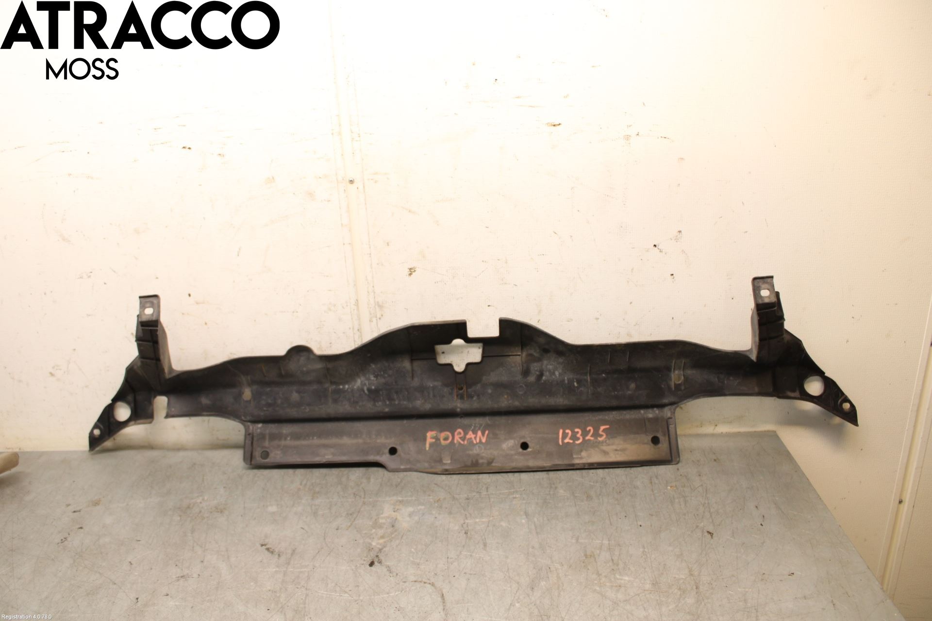 Toyota LANDCRUISER J120 02-09 Frontplåt Övre