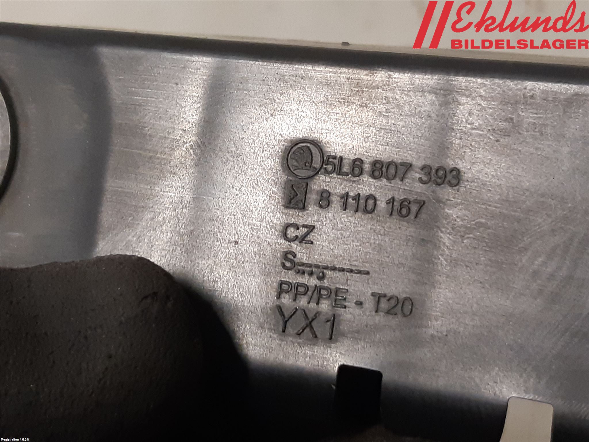 Skoda YETI Stötfångarfäste Bak Vä