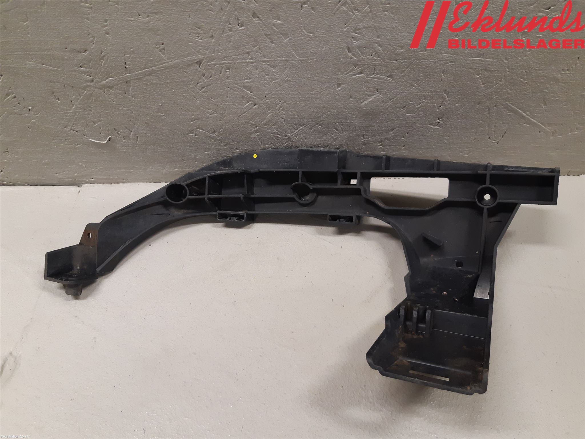 Audi A6/S6 4G 11-18 Stötfångarfäste Bak Hö
