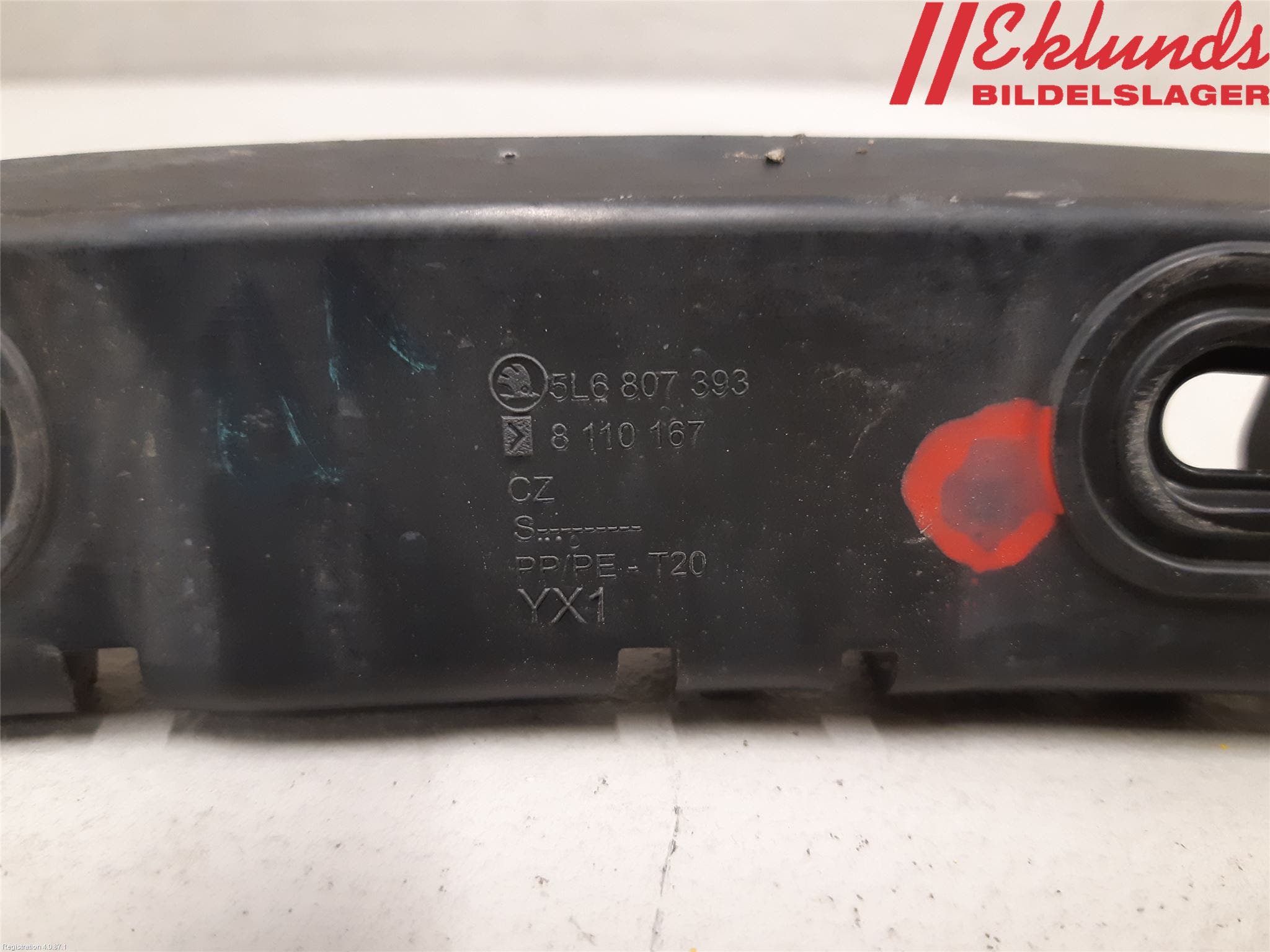 Skoda YETI Stötfångarfäste Bak Vä