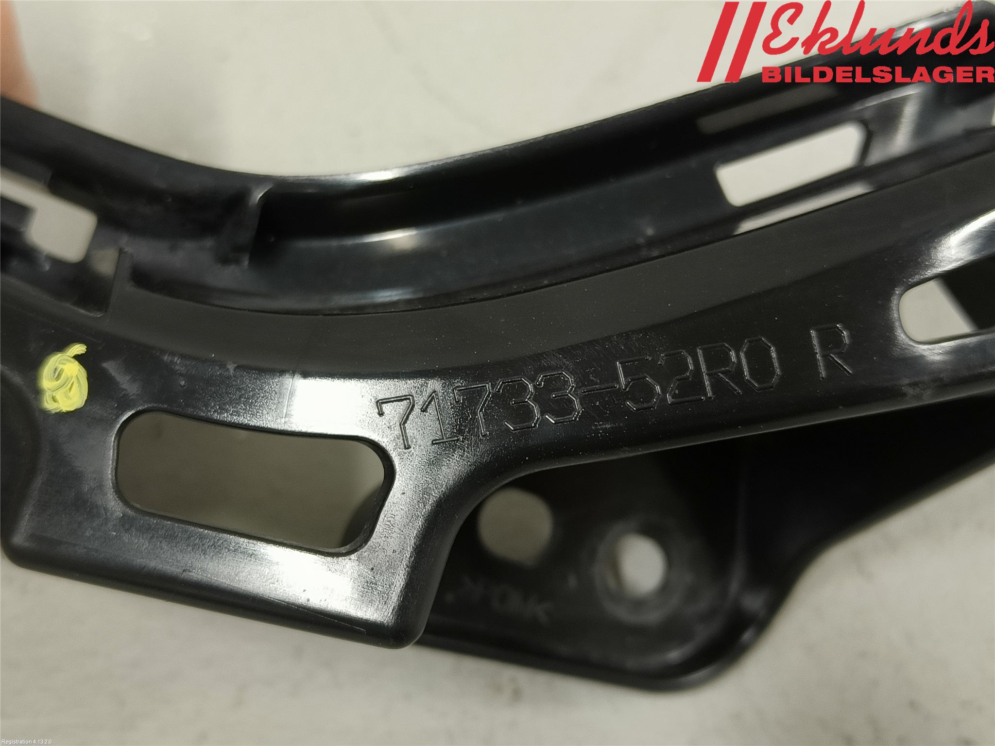 Suzuki SWIFT 17-24 Stötfångarfäste Fram Hö