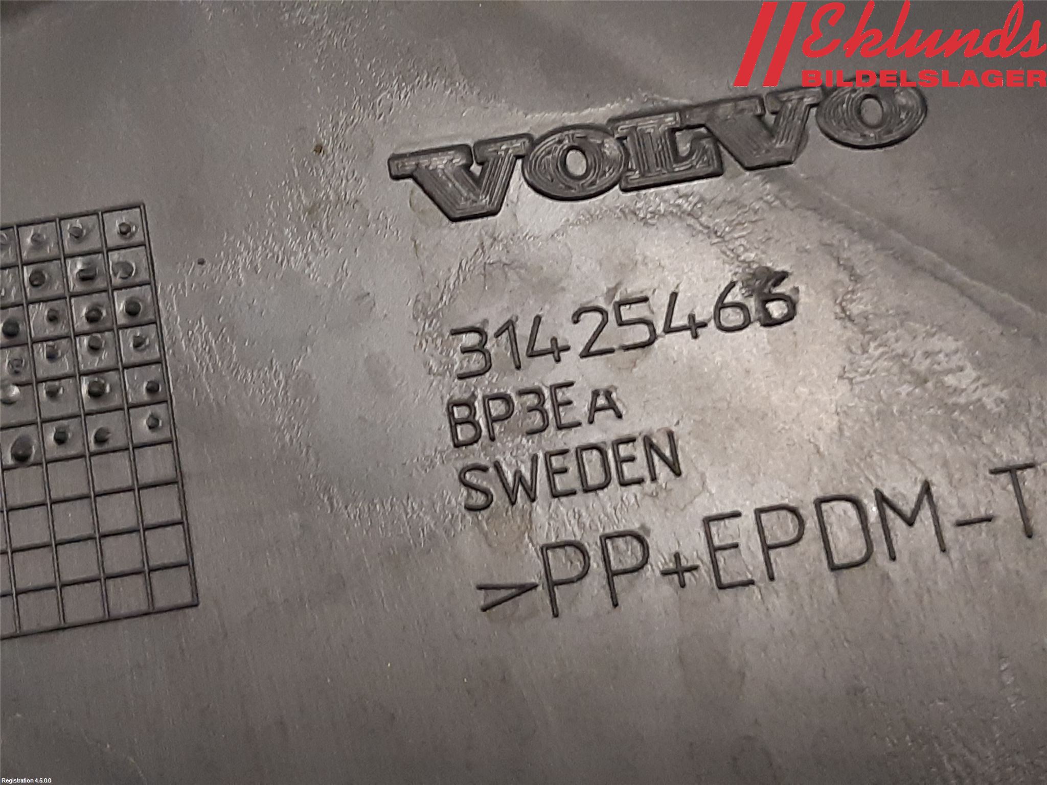 Volvo V60 CROSS COUNTRY 16-18 Stötfångarfäste Bak Hö