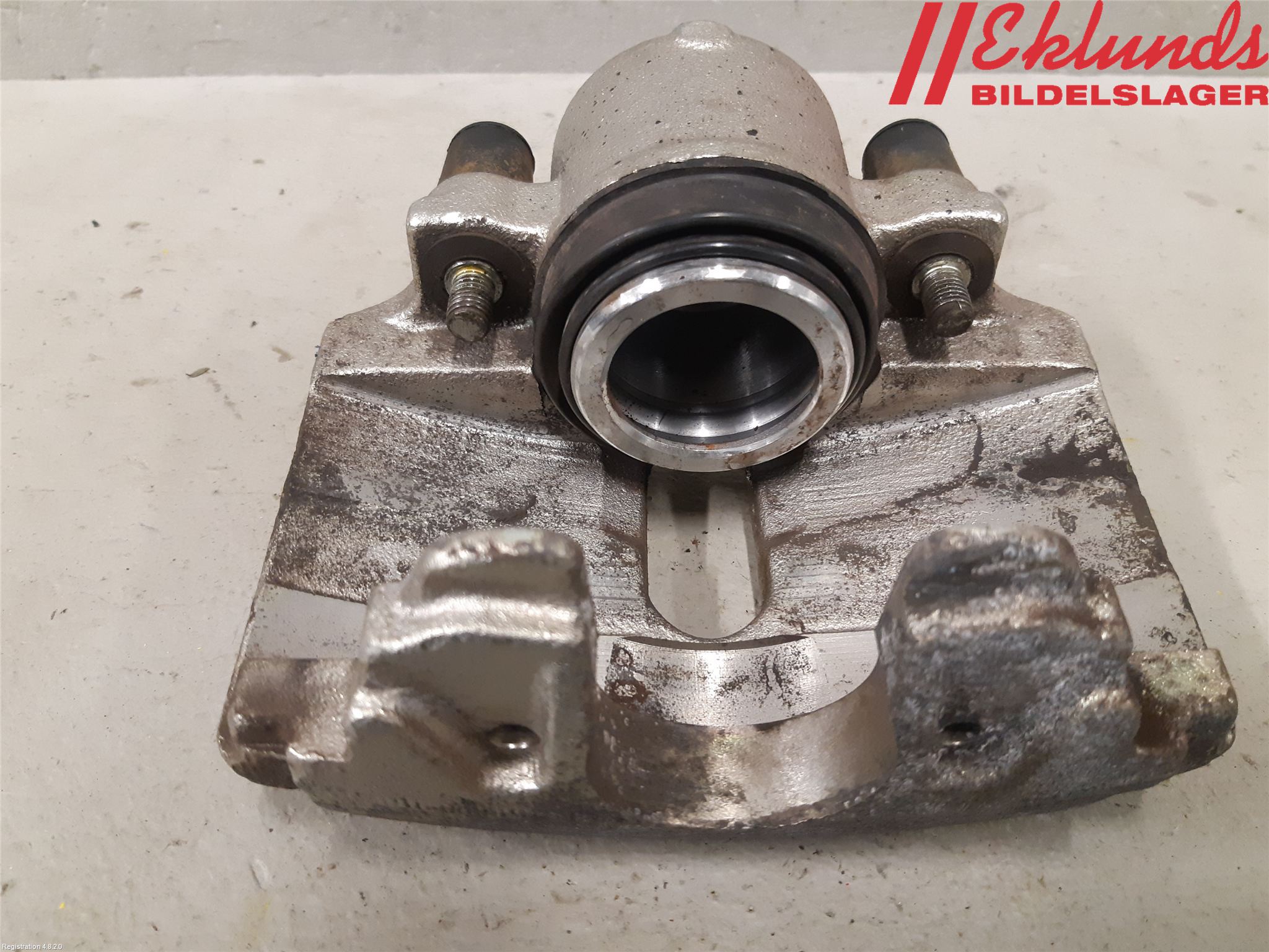 Volkswagen VW PASSAT 11-14 Bromsok Fram Höger